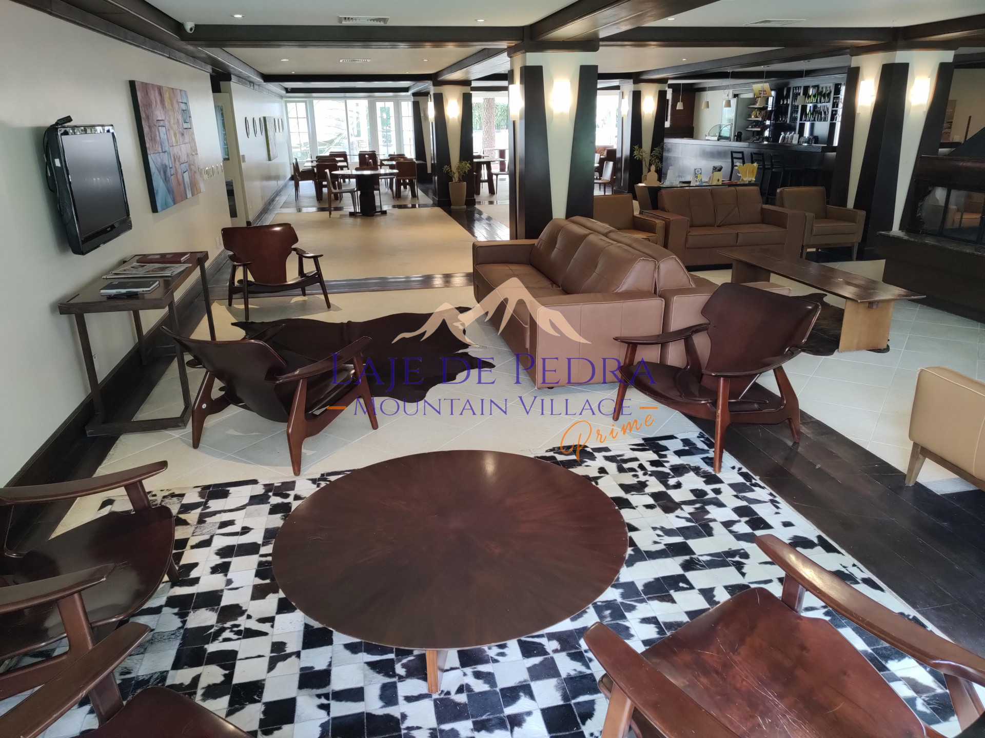 image-housing-carousel