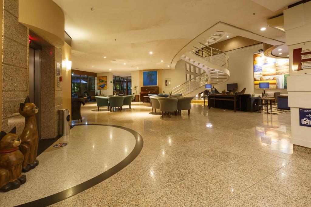 image-housing-carousel