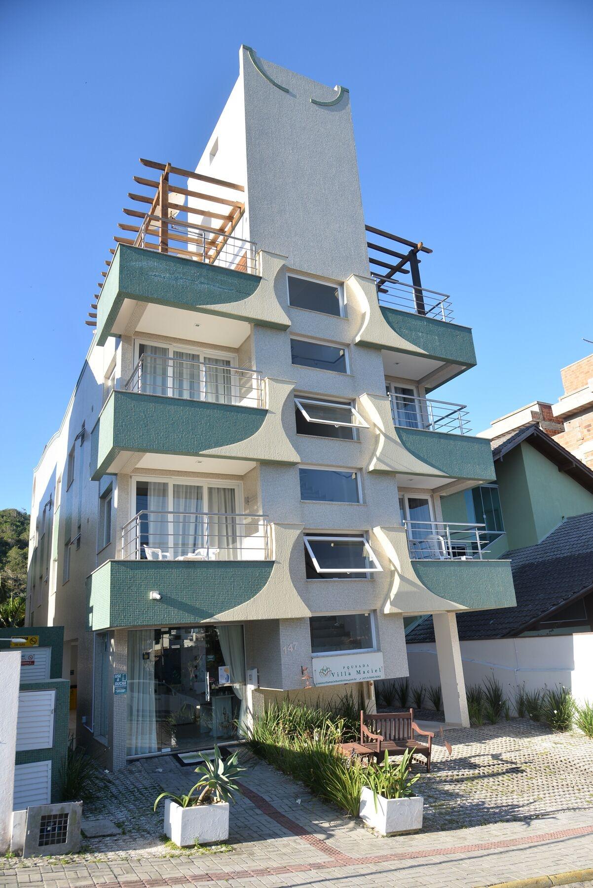 image-housing-carousel