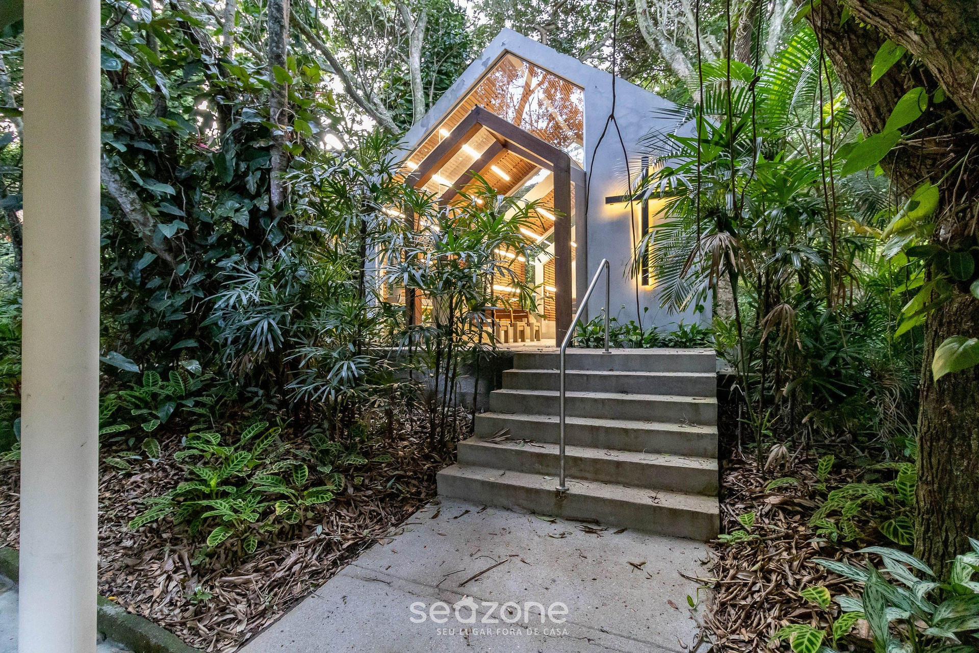 image-housing-carousel