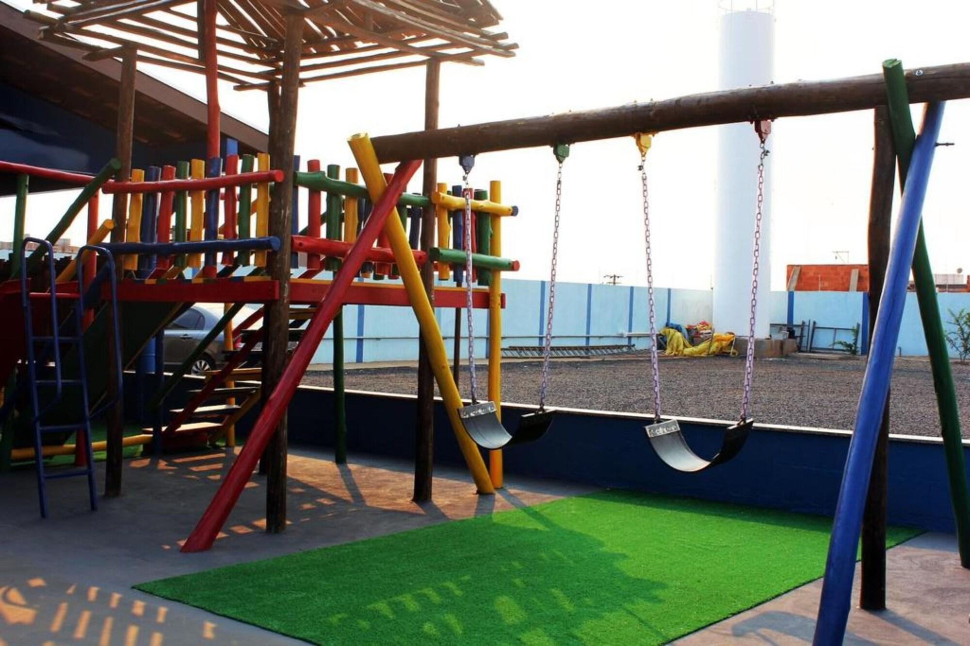 image-housing-carousel