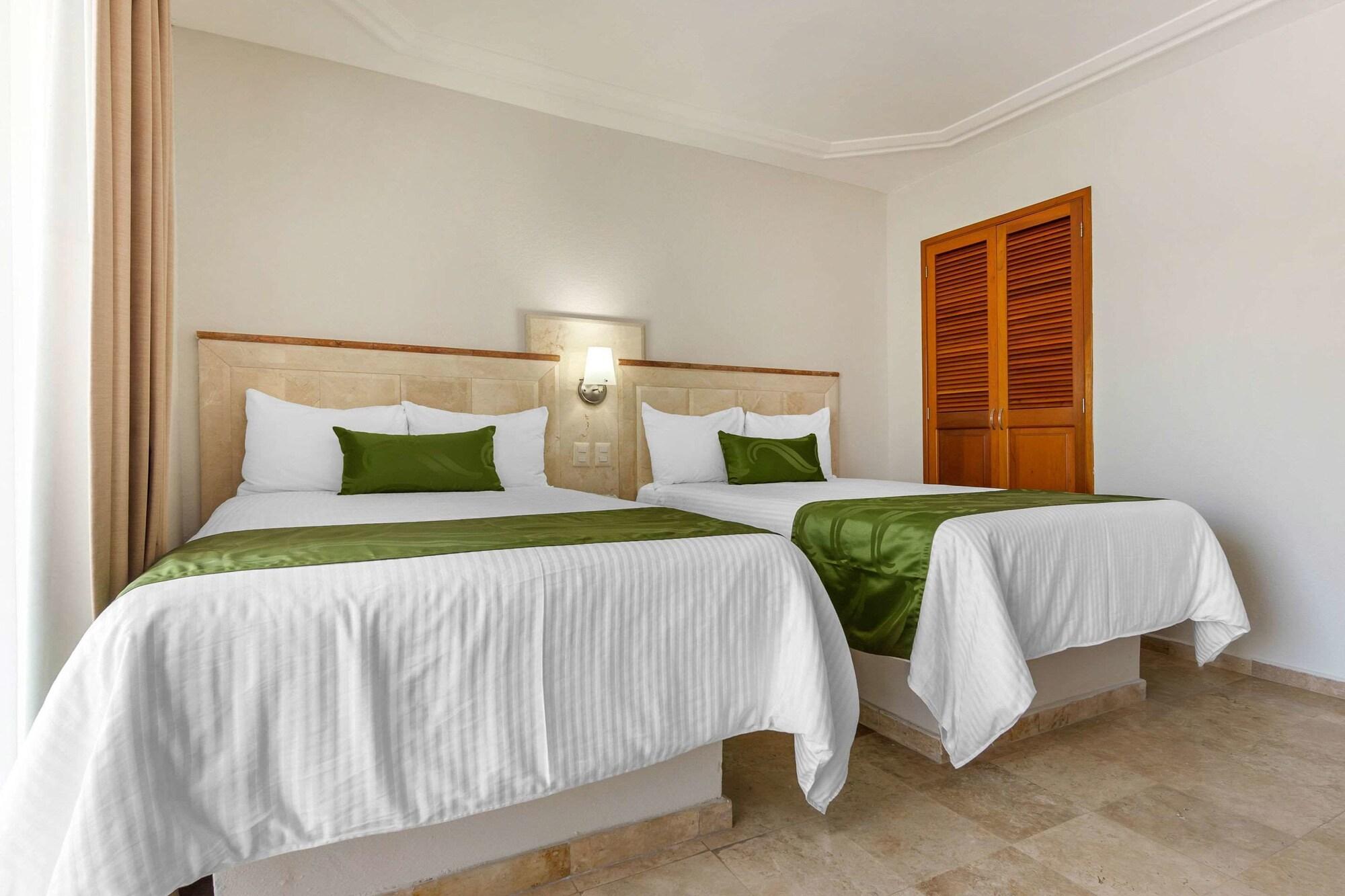 Habitación doble estándar, 2 camas dobles, para no fumadores, balcón