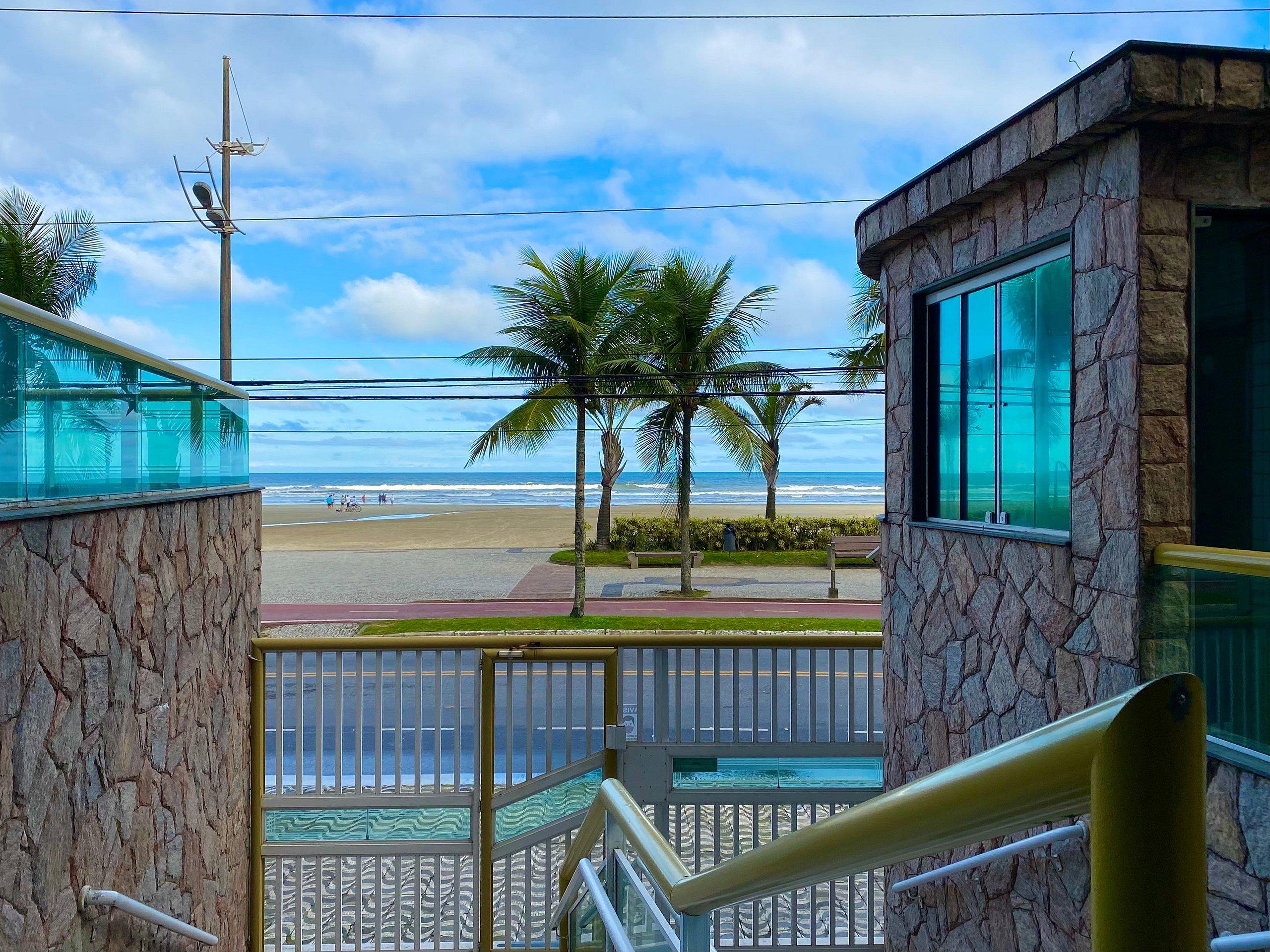 image-housing-carousel