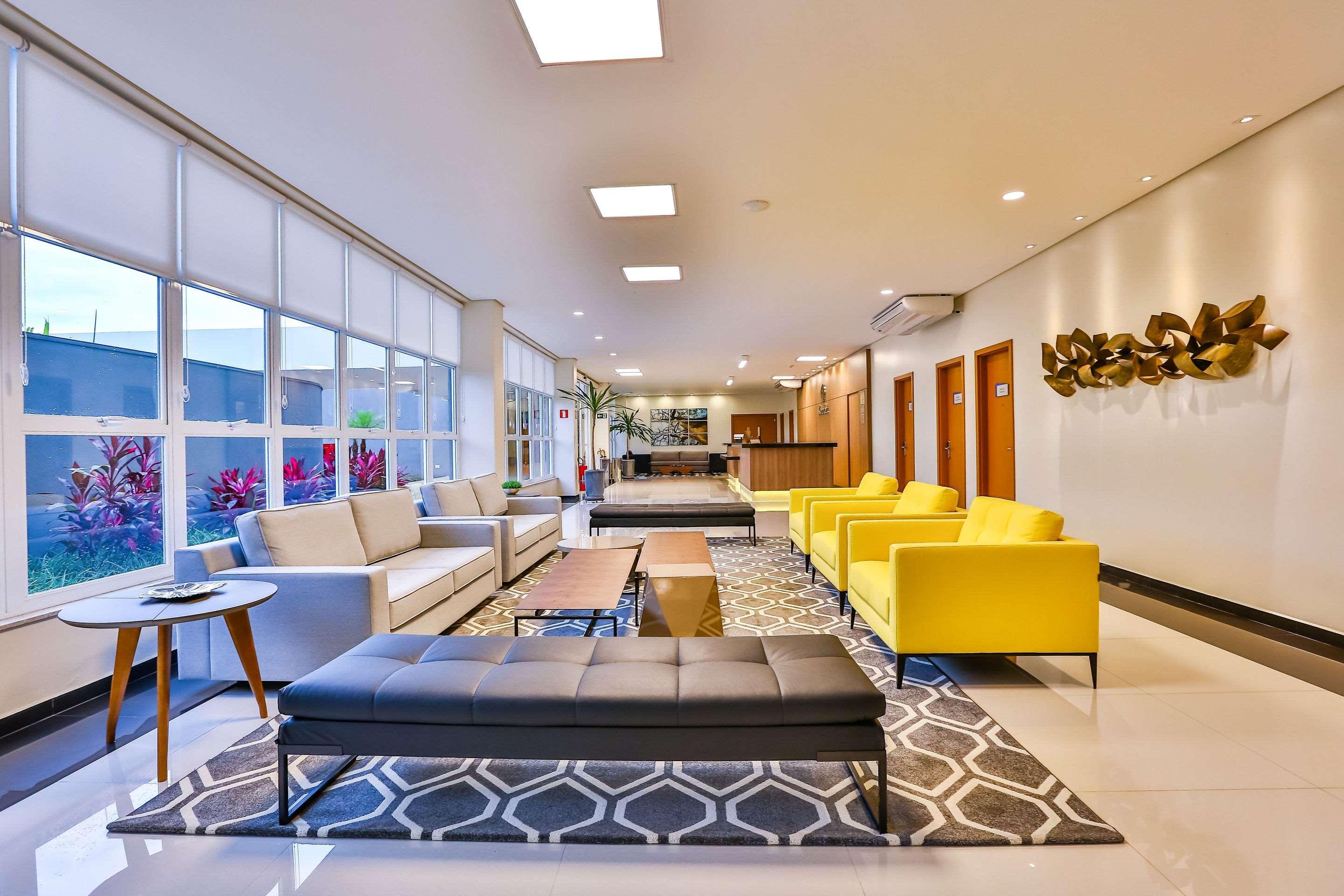 image-housing-carousel