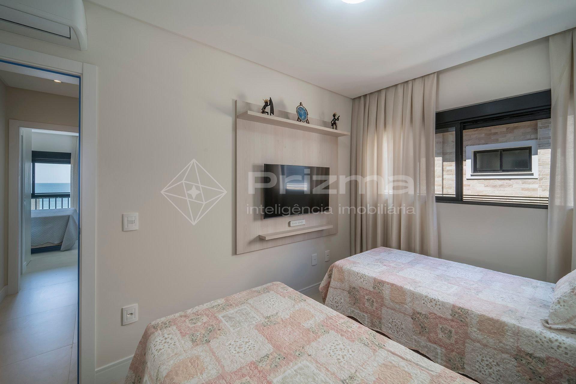 image-housing-carousel