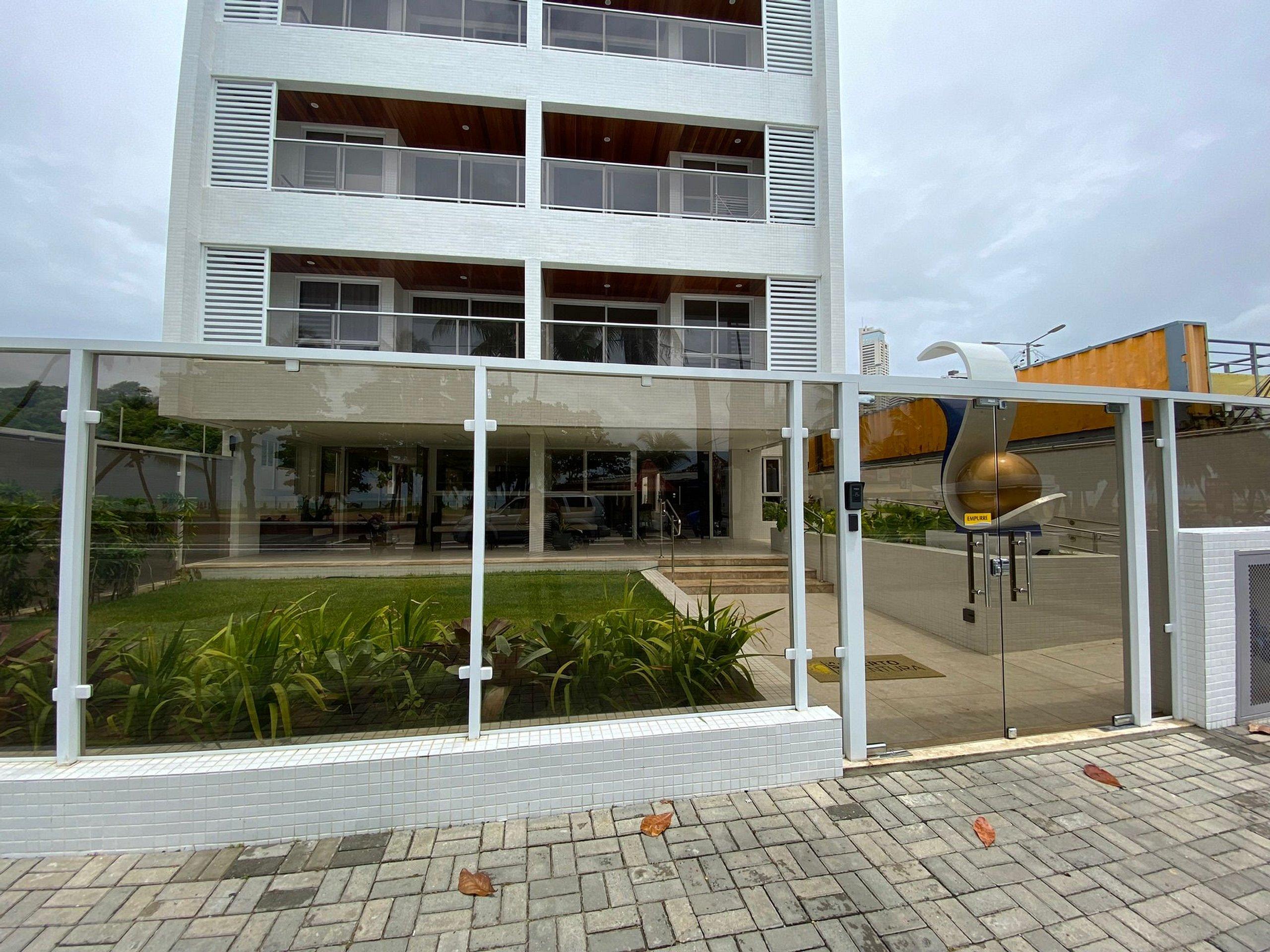 image-housing-carousel