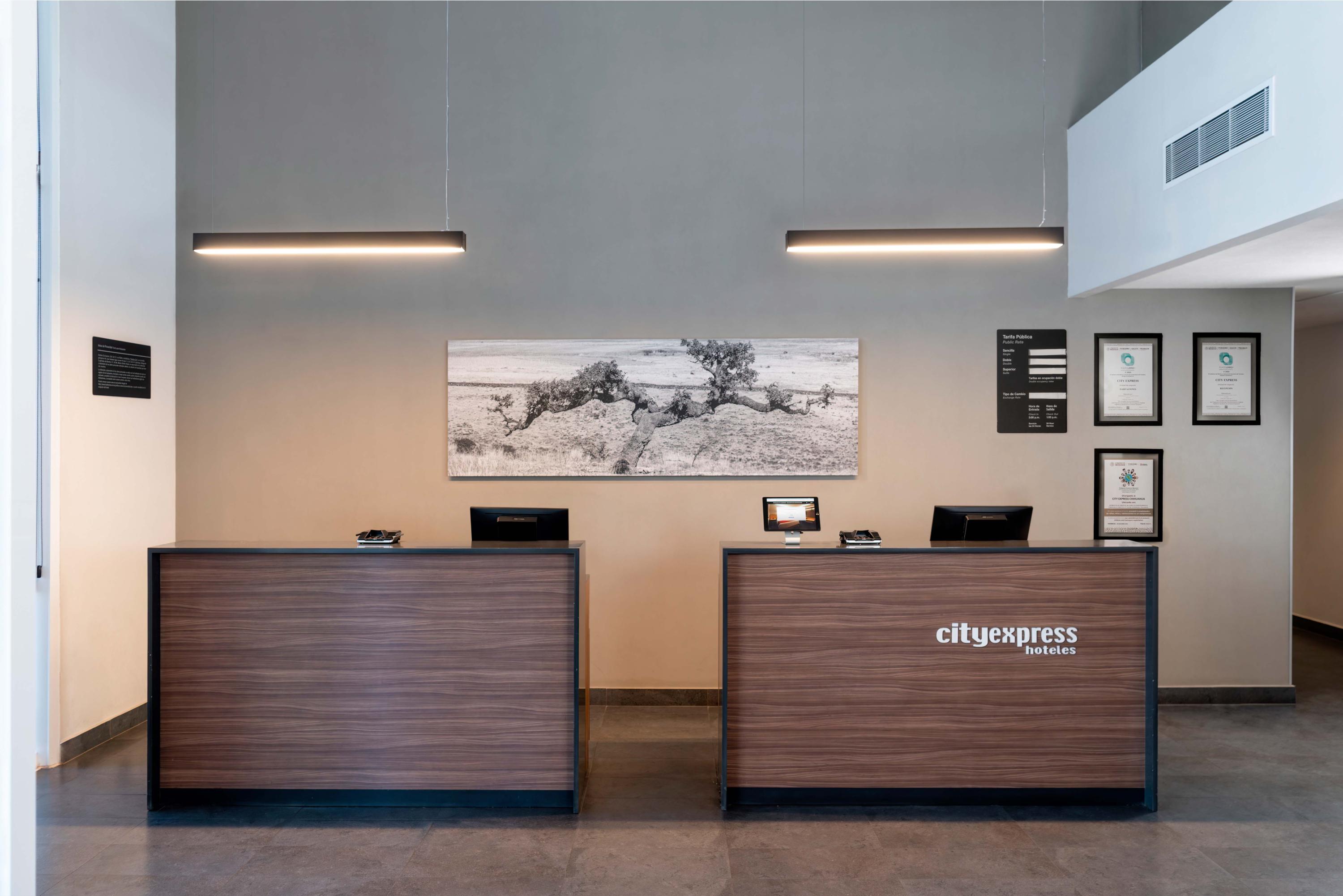 image-housing-carousel