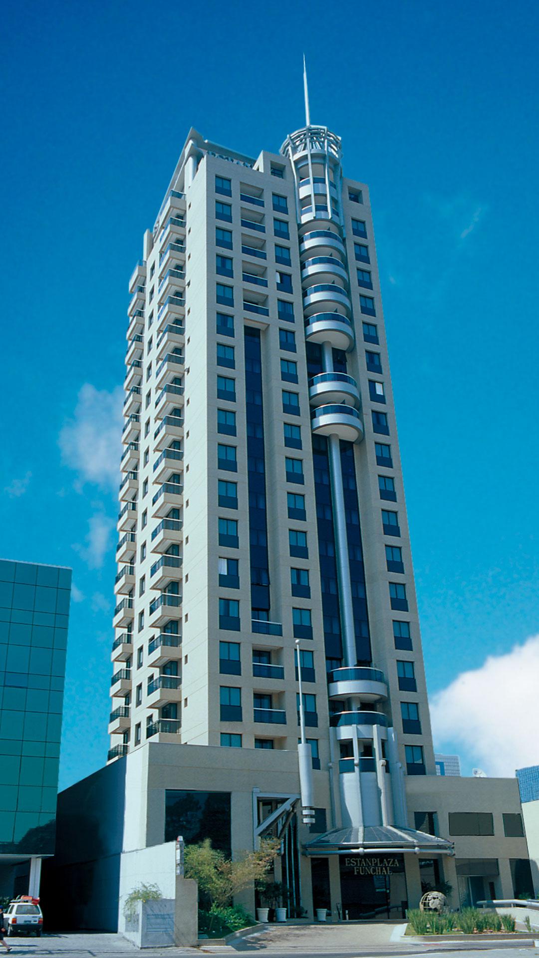 image-housing-carousel