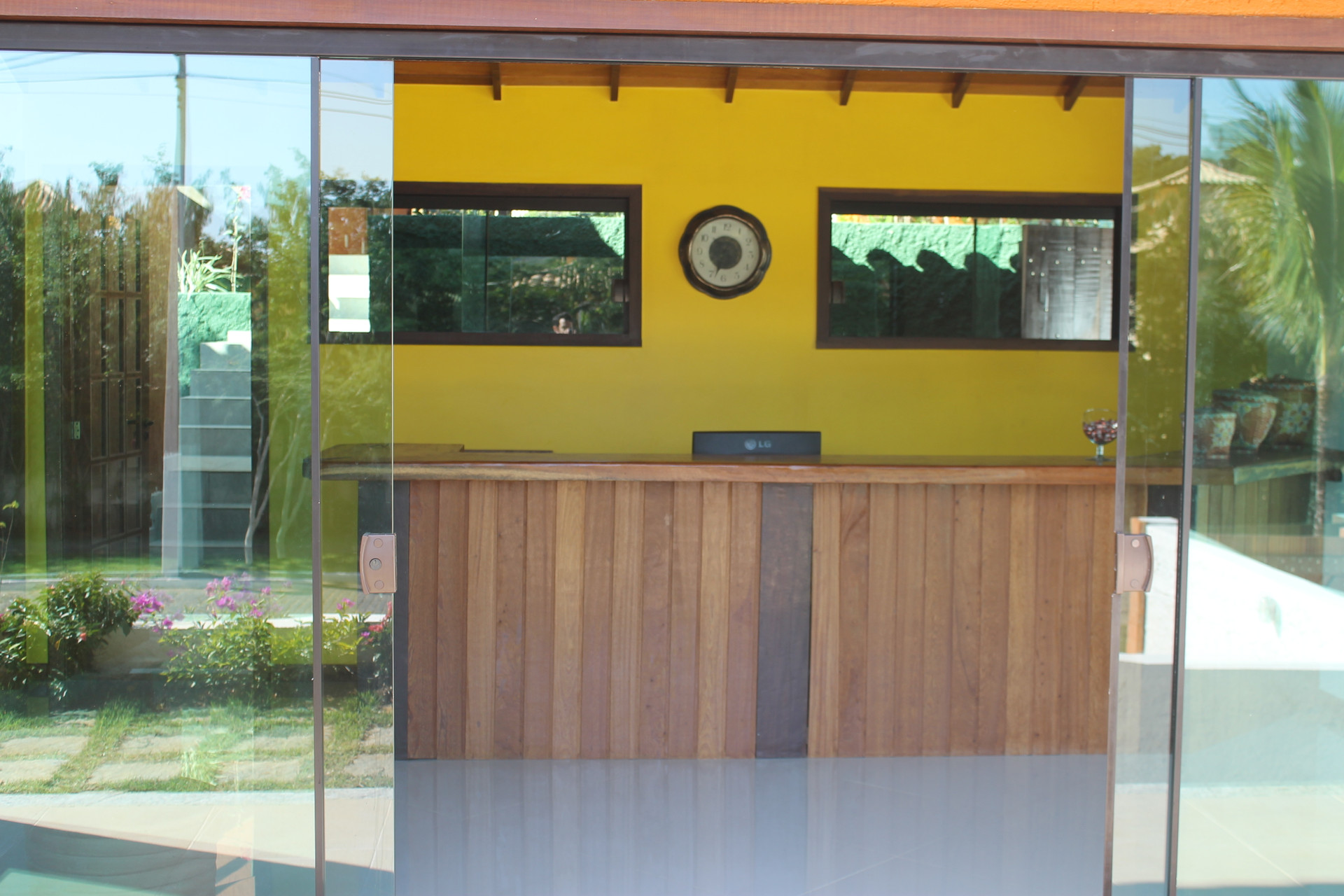 image-housing-carousel
