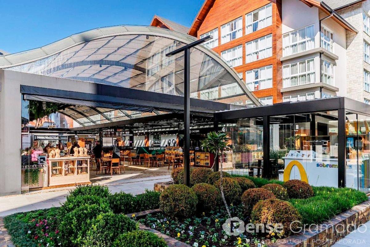 image-housing-carousel