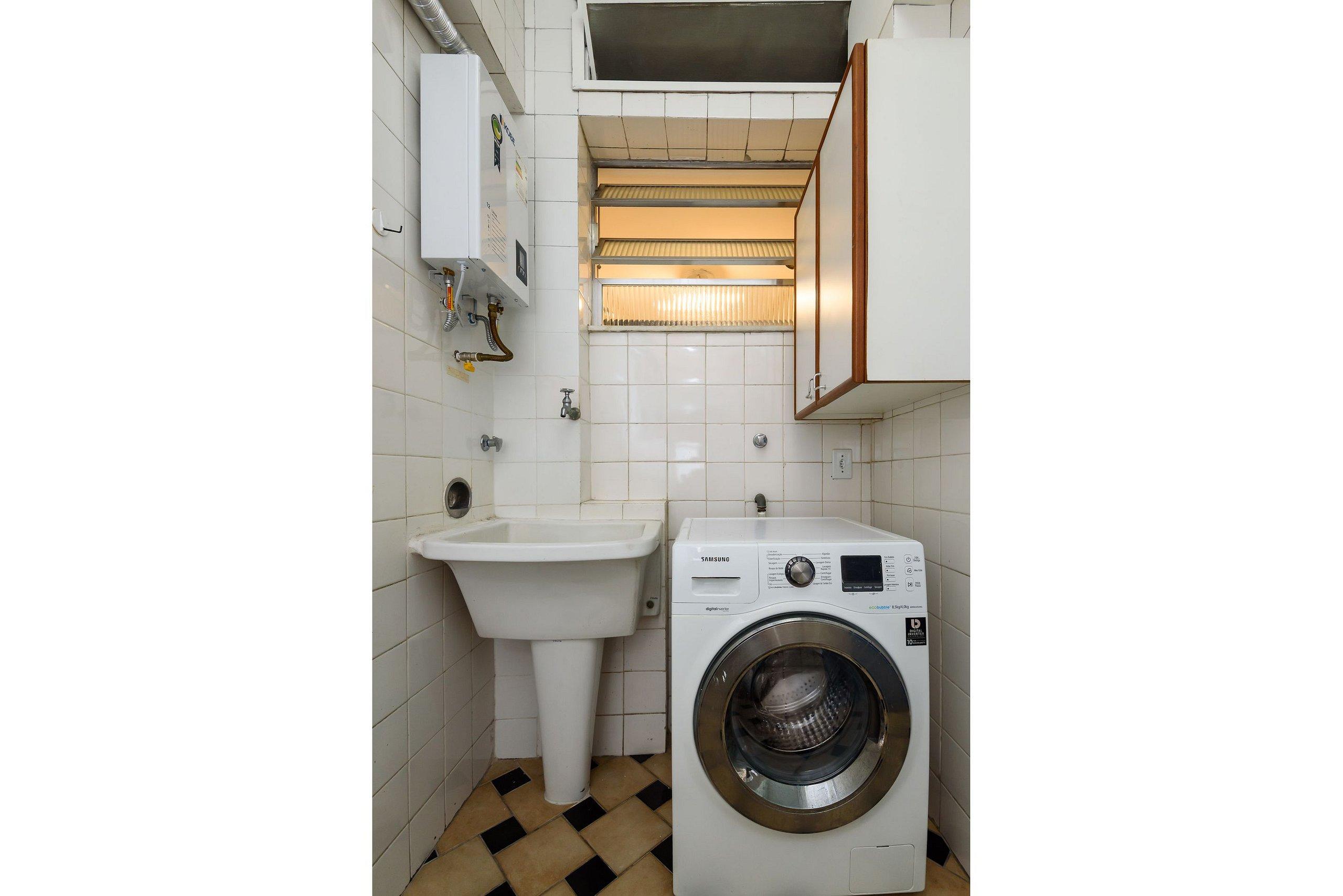 image-housing-carousel