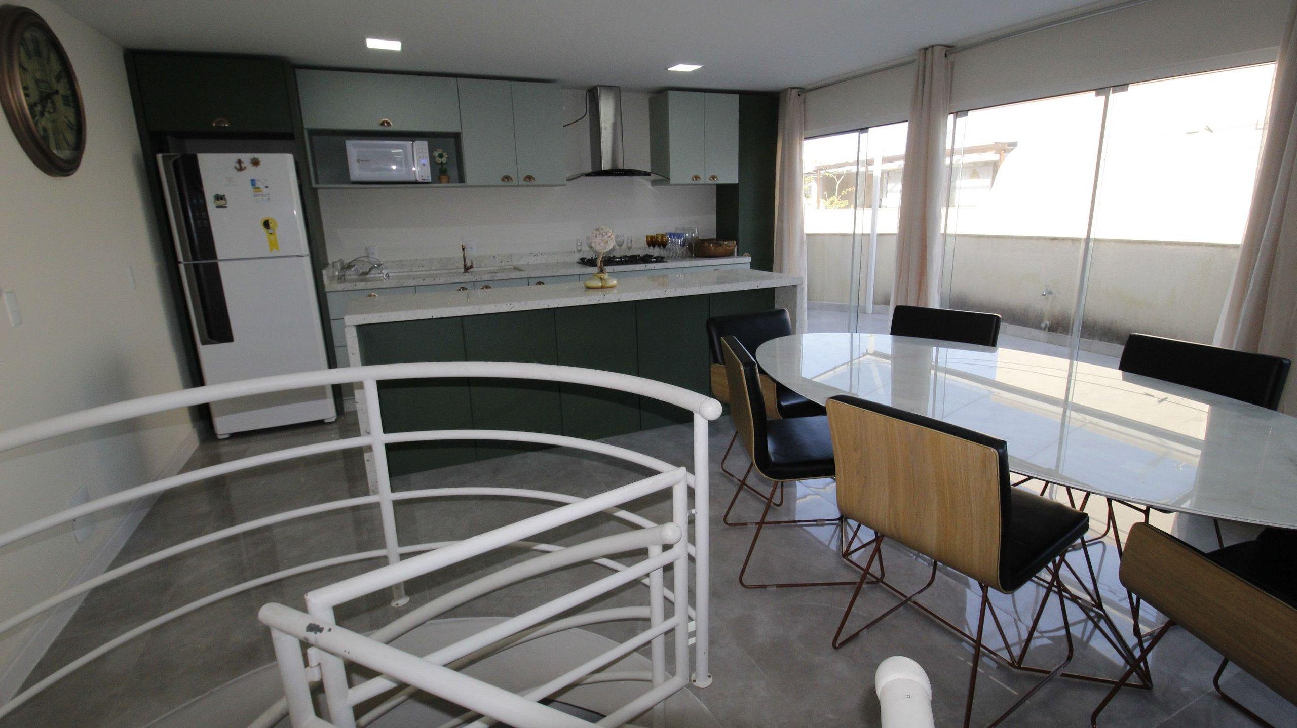 image-housing-carousel