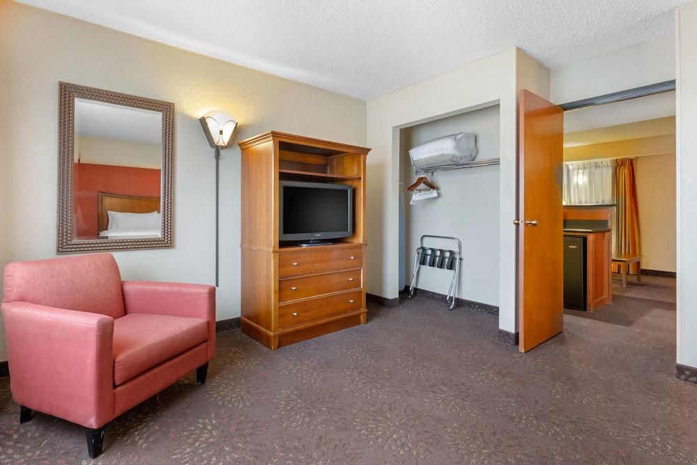 image-housing-carousel