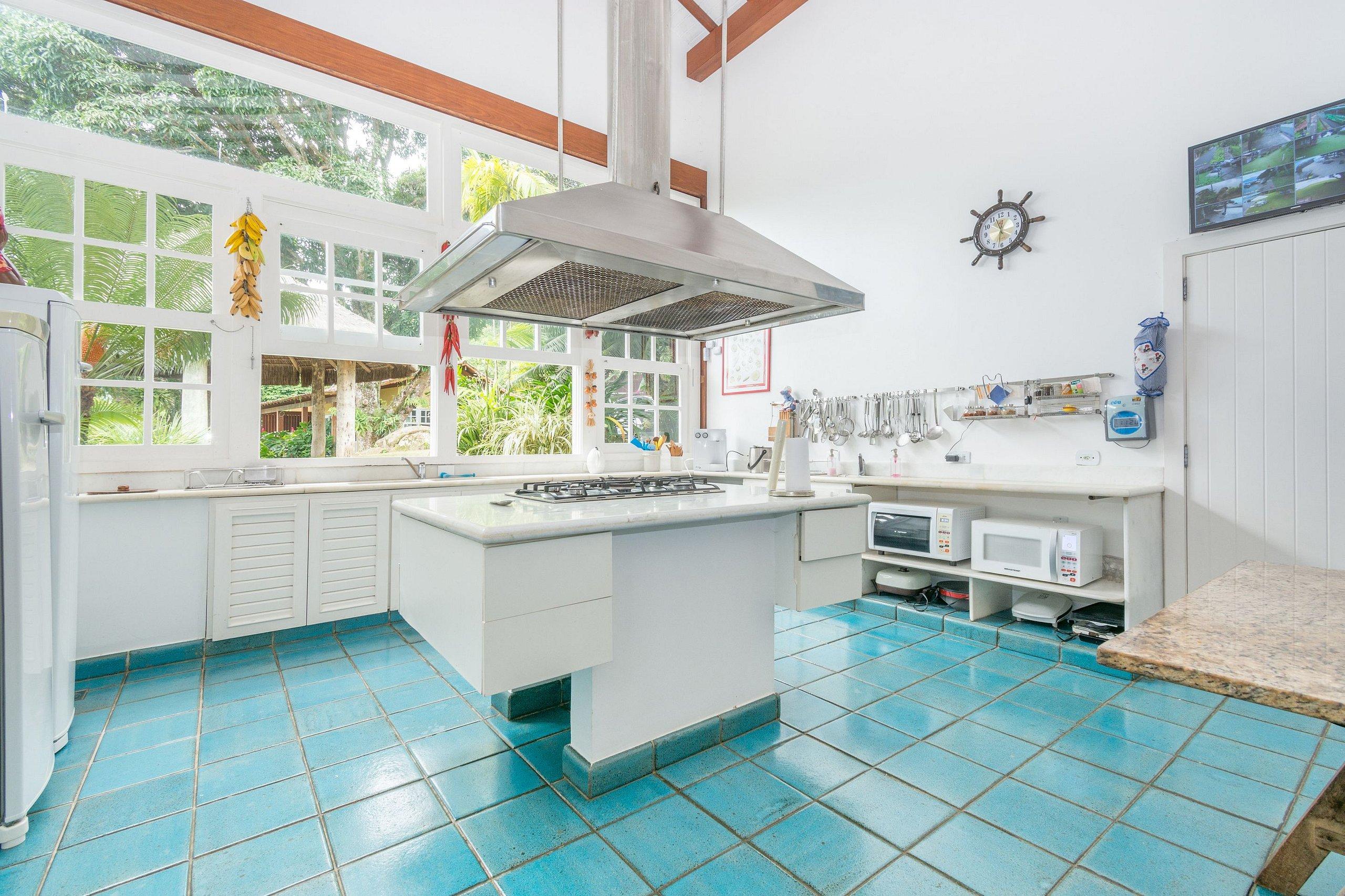 image-housing-carousel