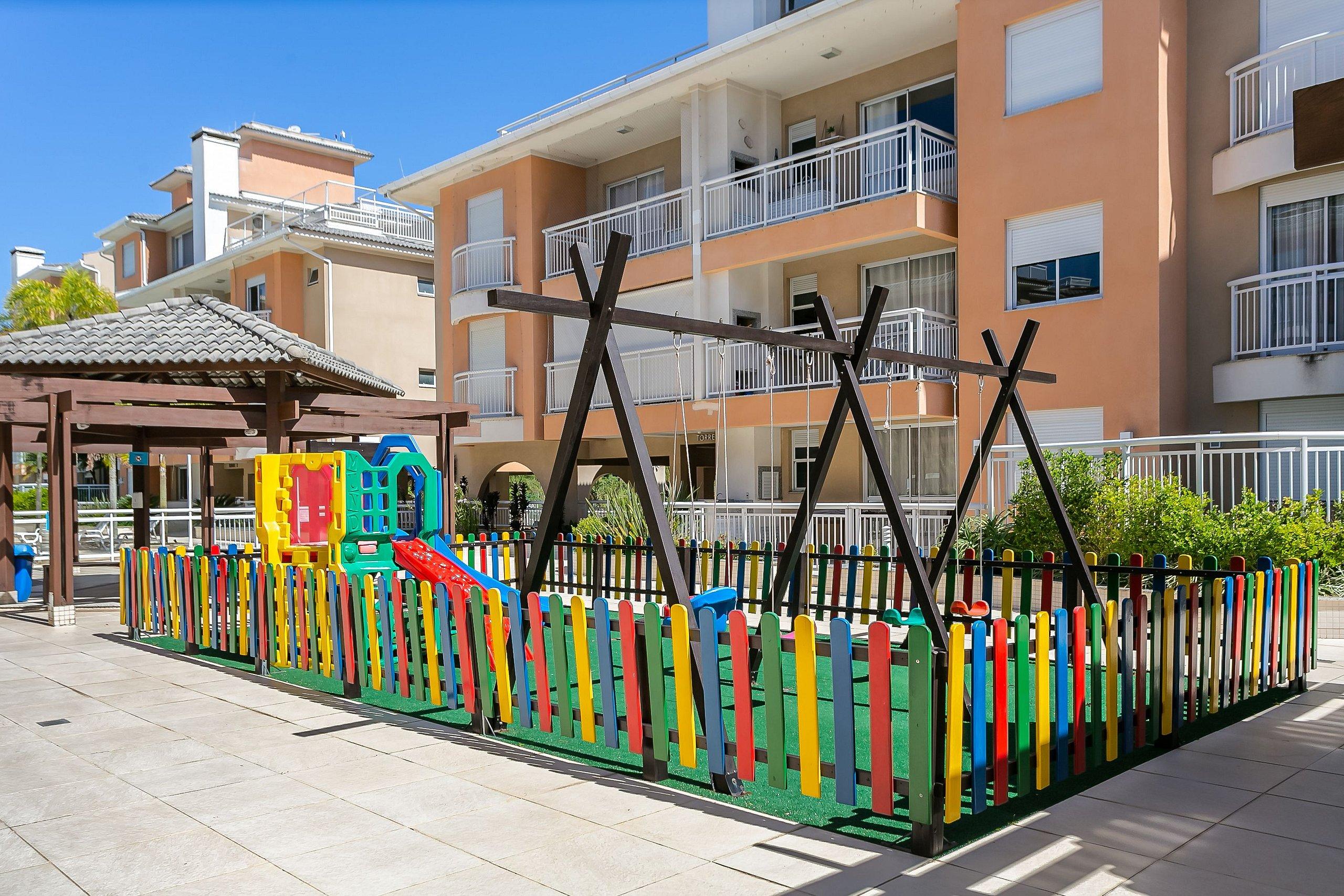image-housing-carousel
