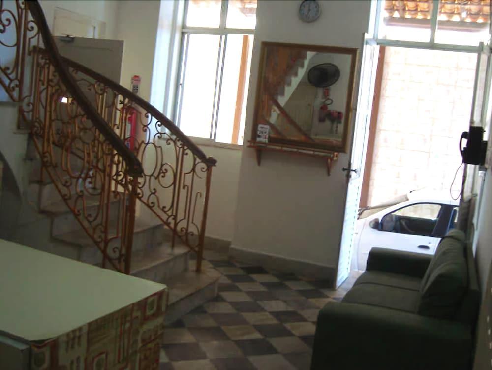image-housing-carousel