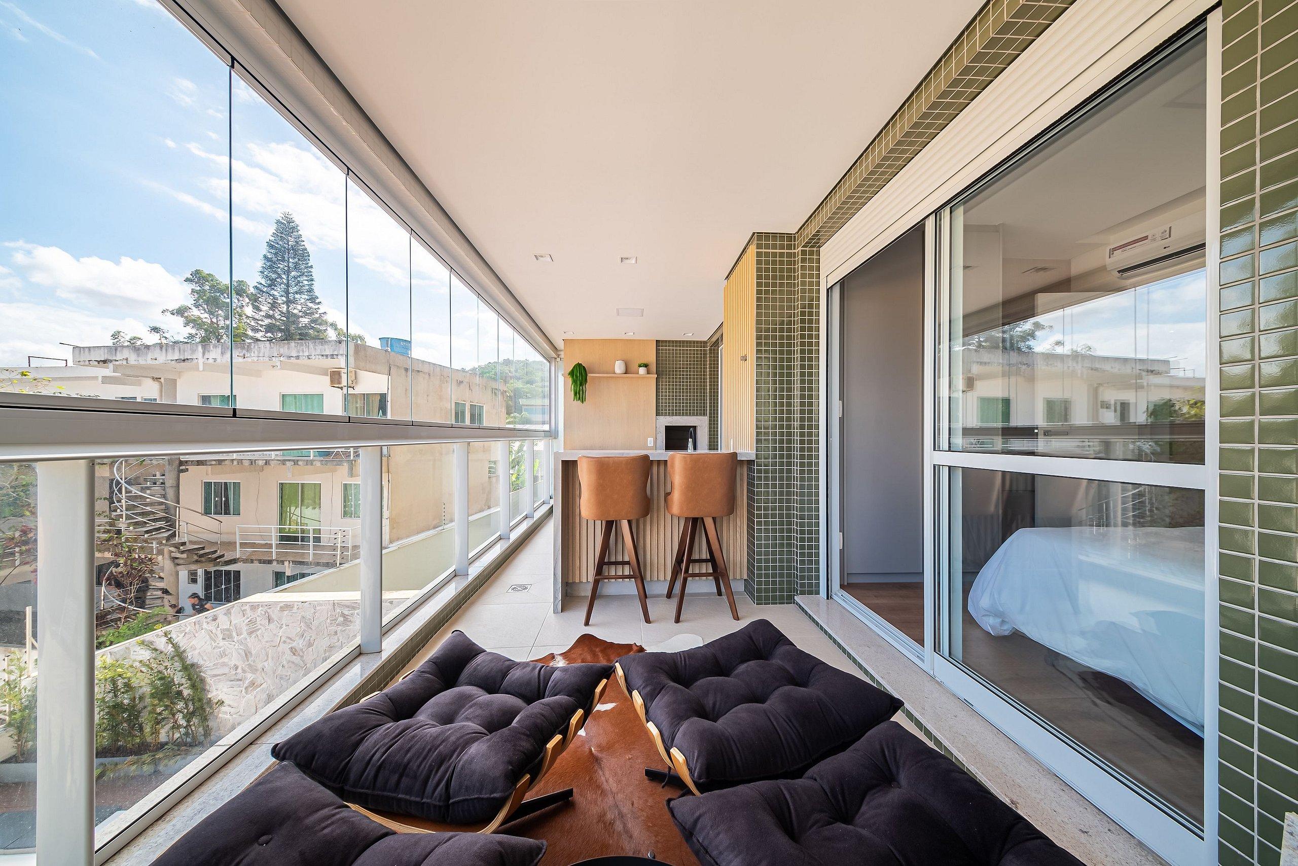 image-housing-carousel