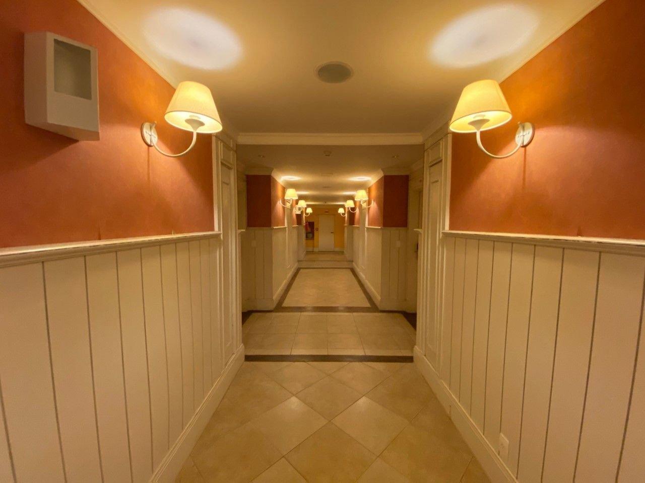image-housing-carousel
