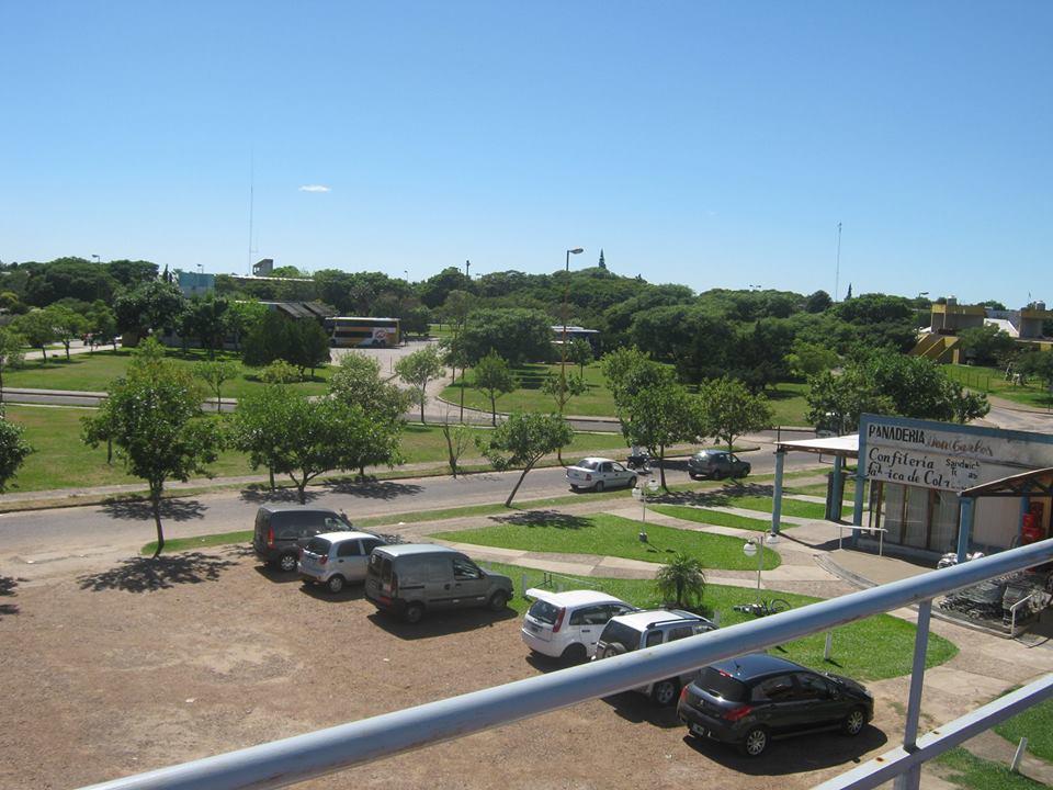 image-housing-carousel