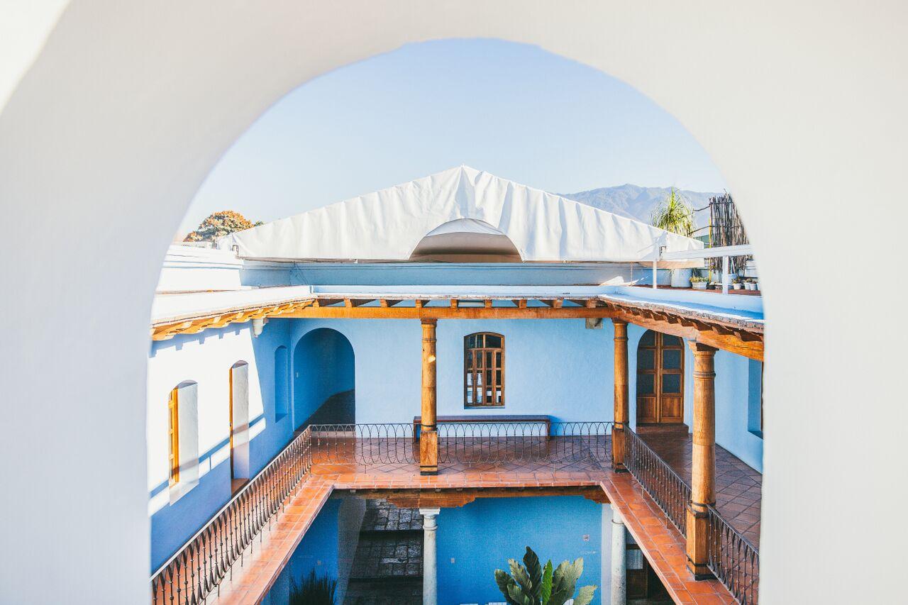 image-housing-carousel