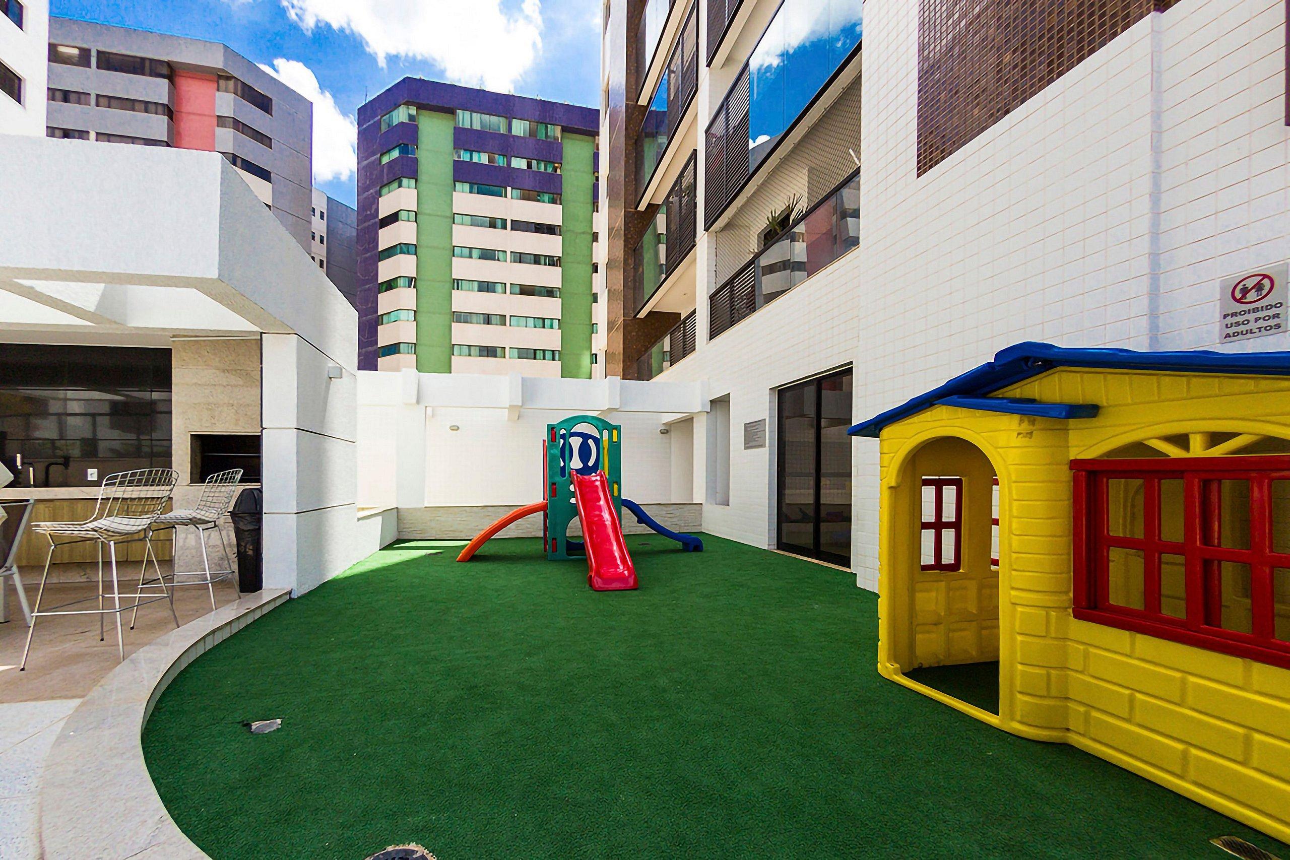 image-housing-carousel