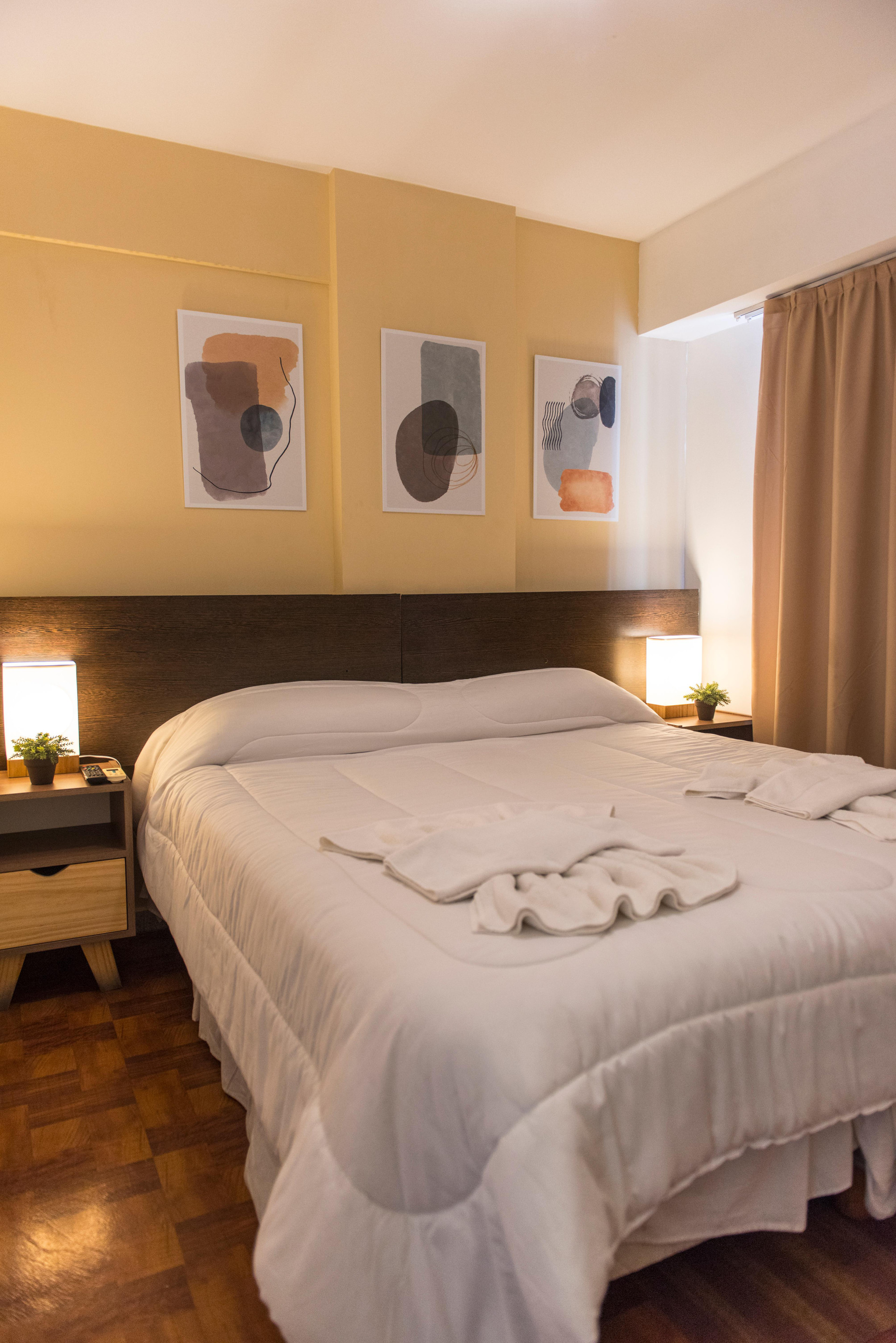 image-housing-carousel