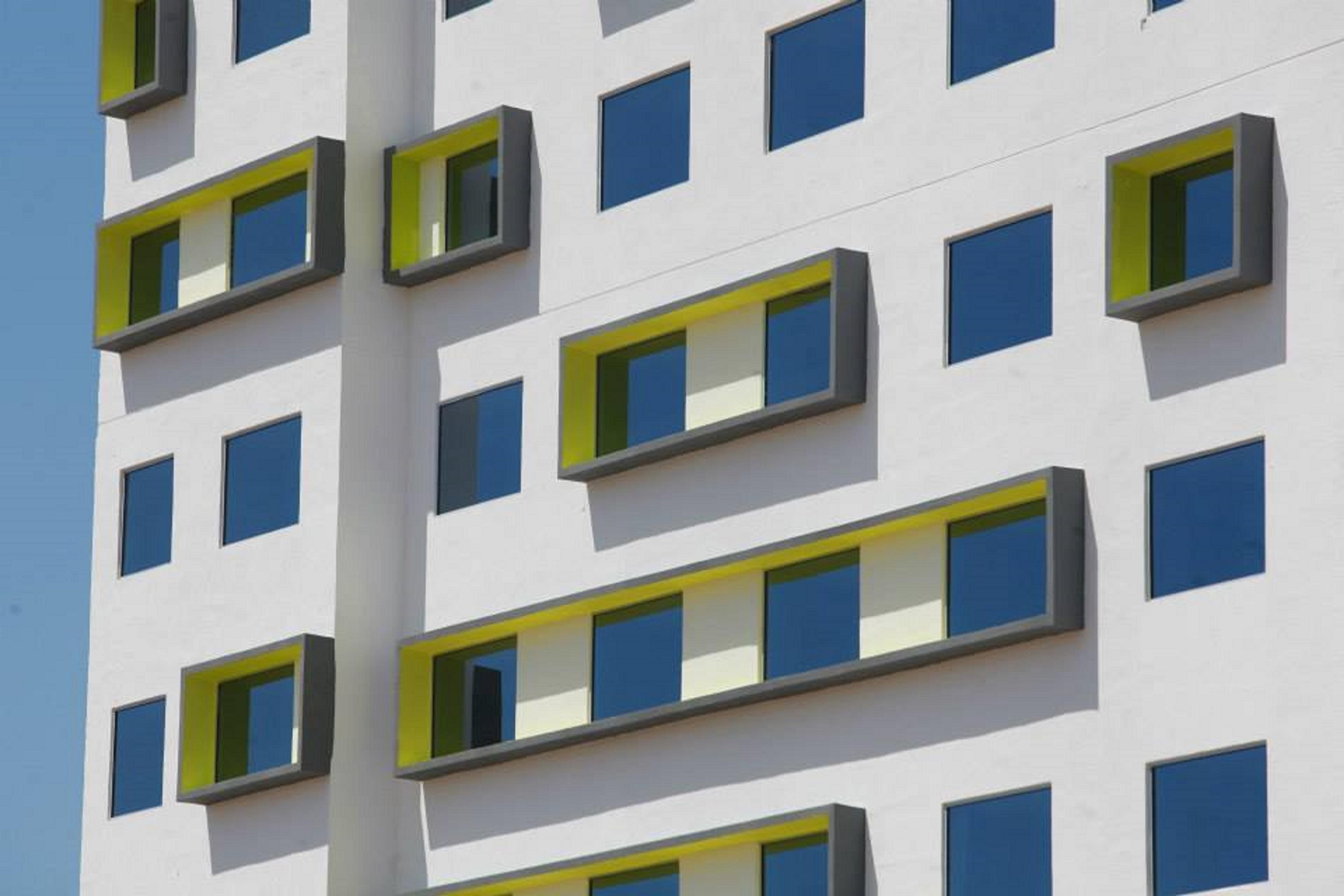 image-housing-carousel