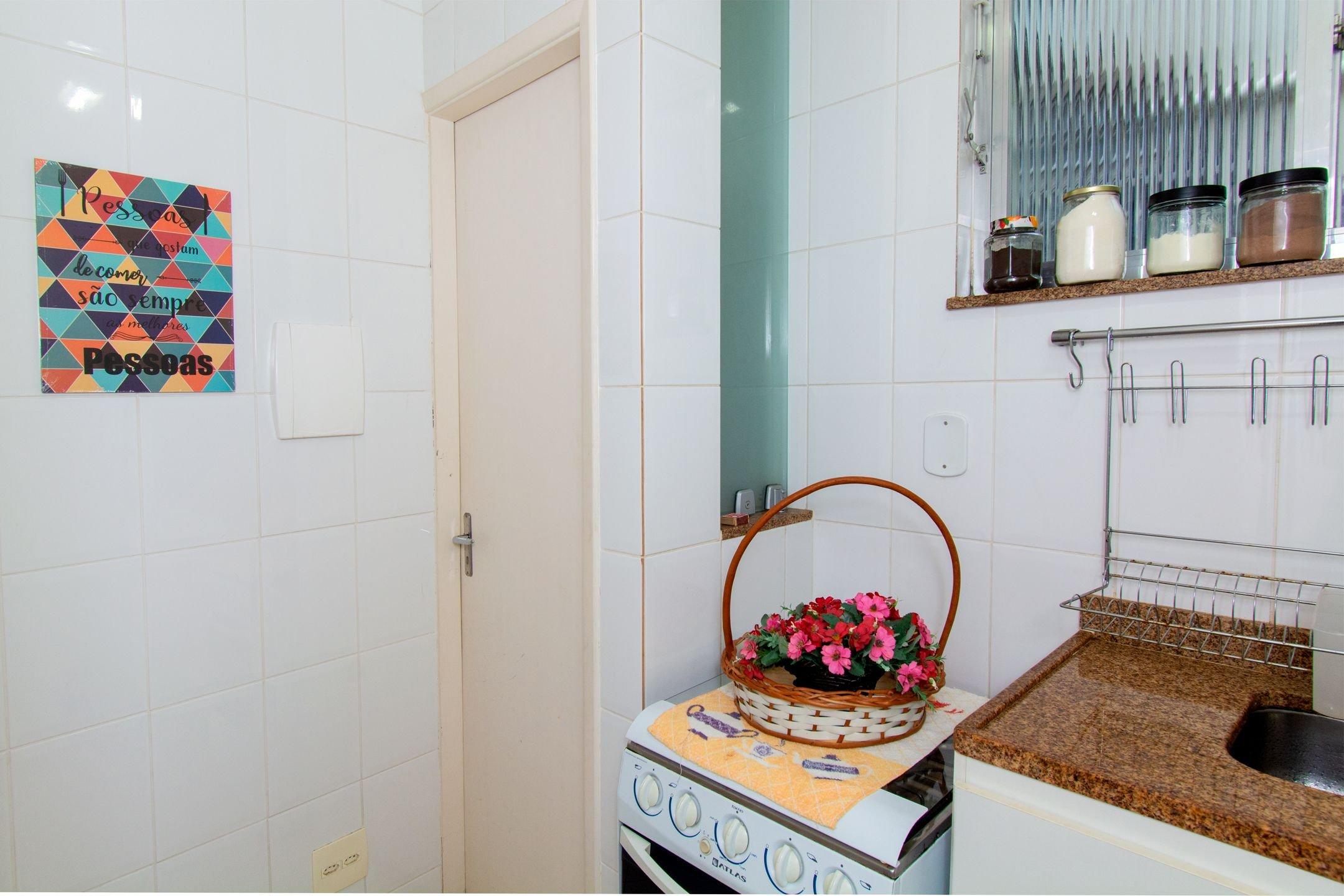 image-housing-carousel