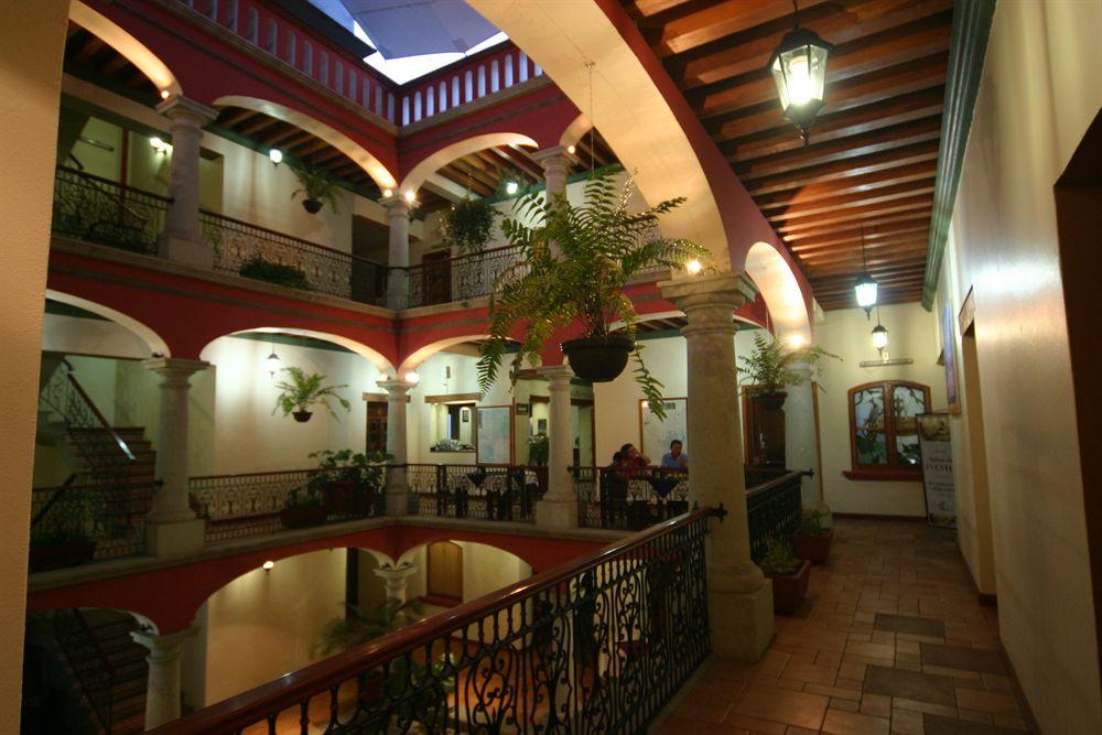 image-housing-carousel