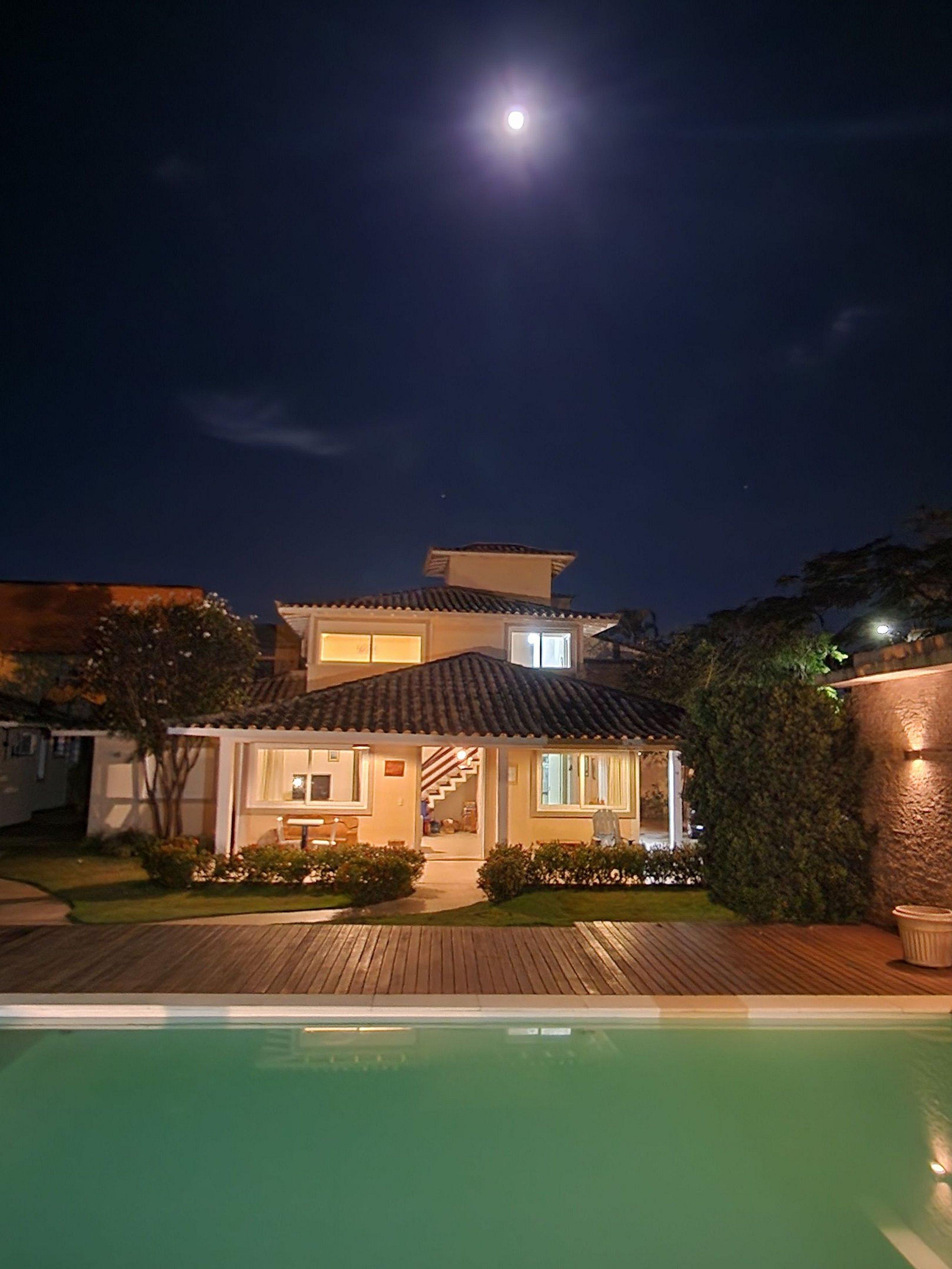 image-housing-carousel