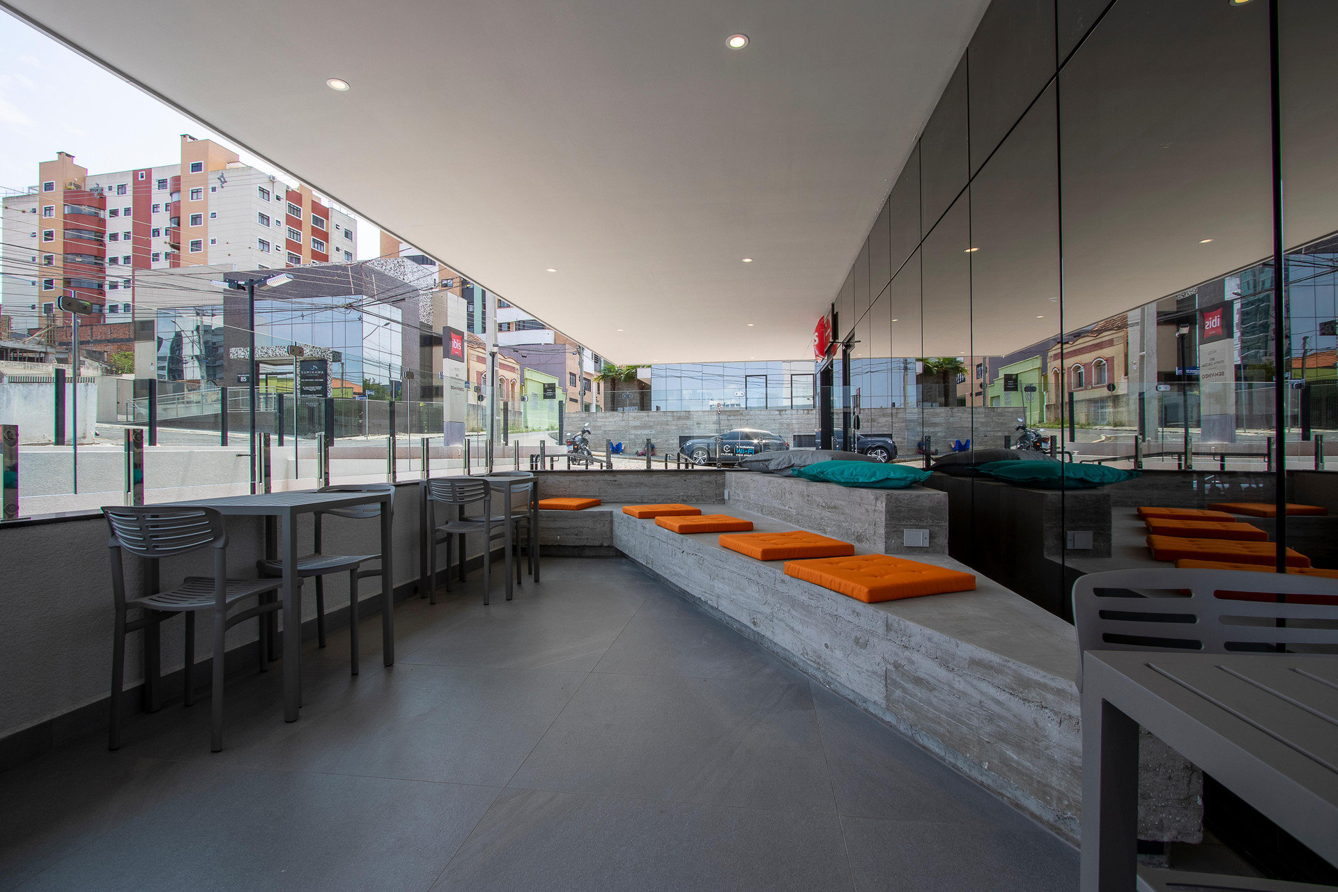 image-housing-carousel
