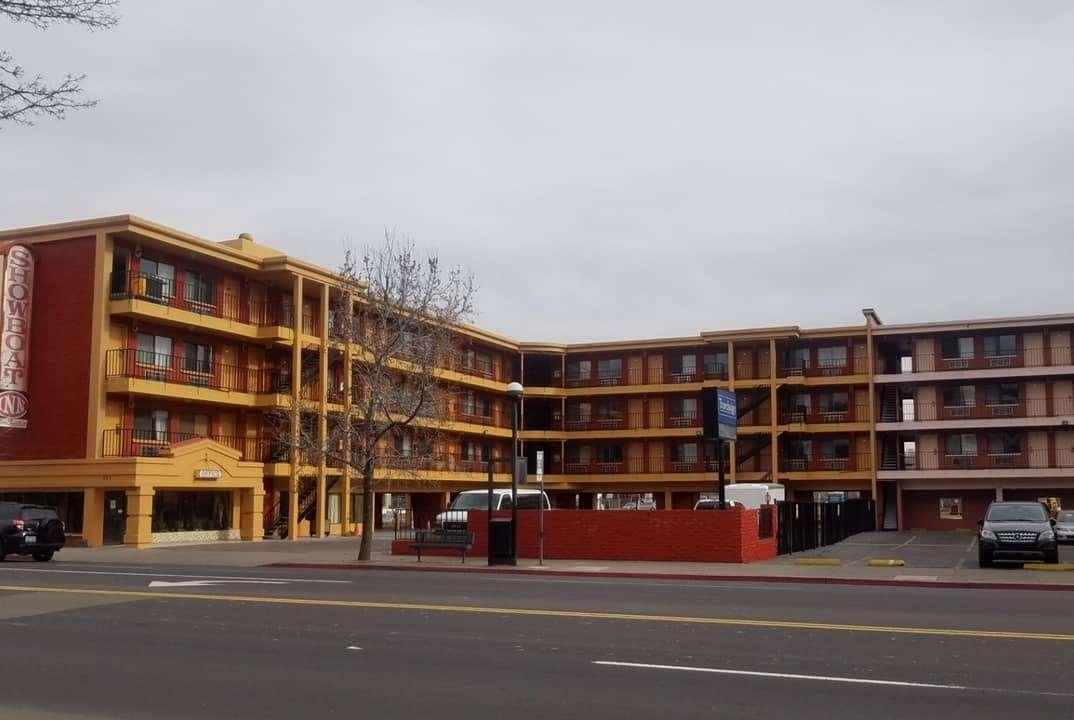image-housing-carousel