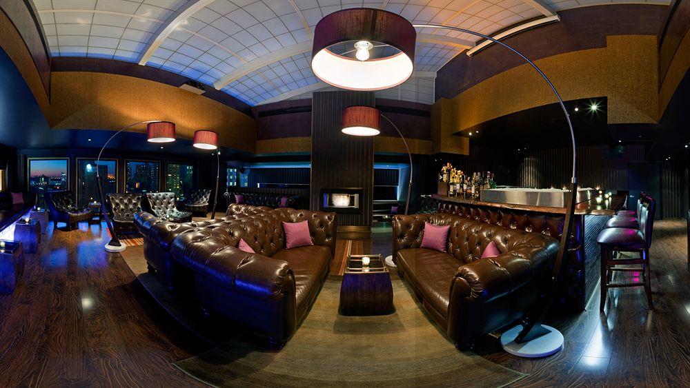 image-housing-carousel