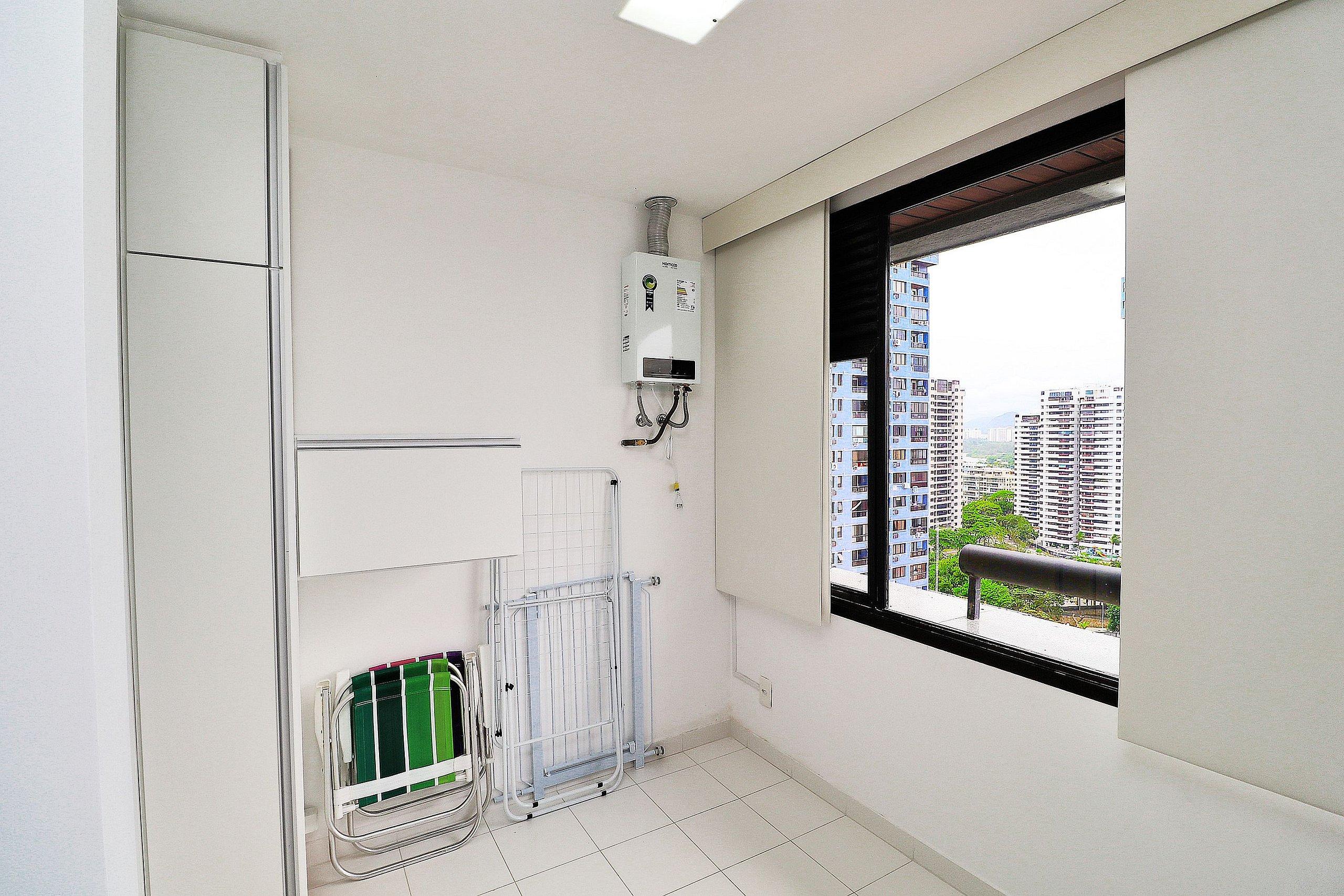 image-housing-carousel