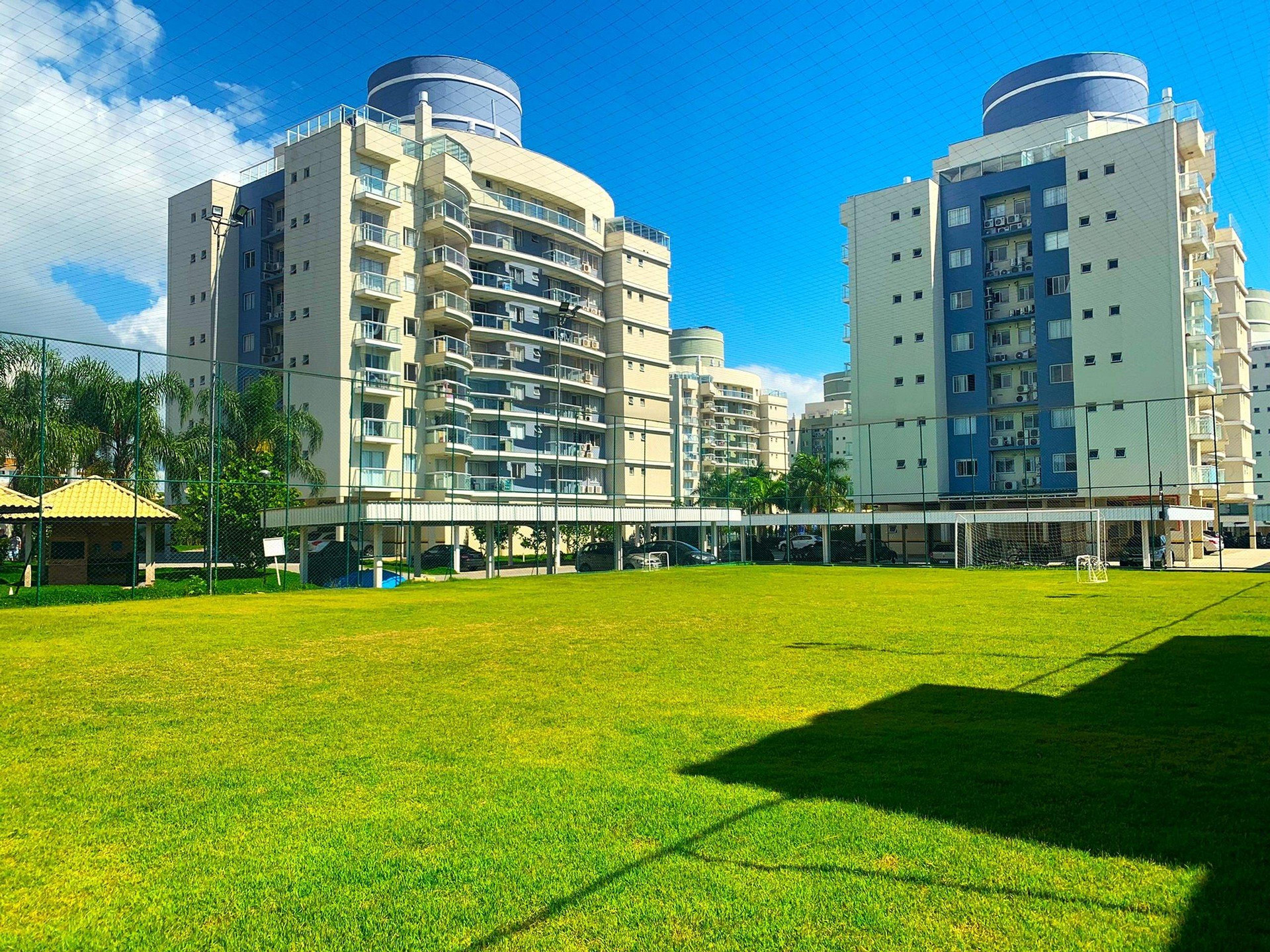 image-housing-carousel