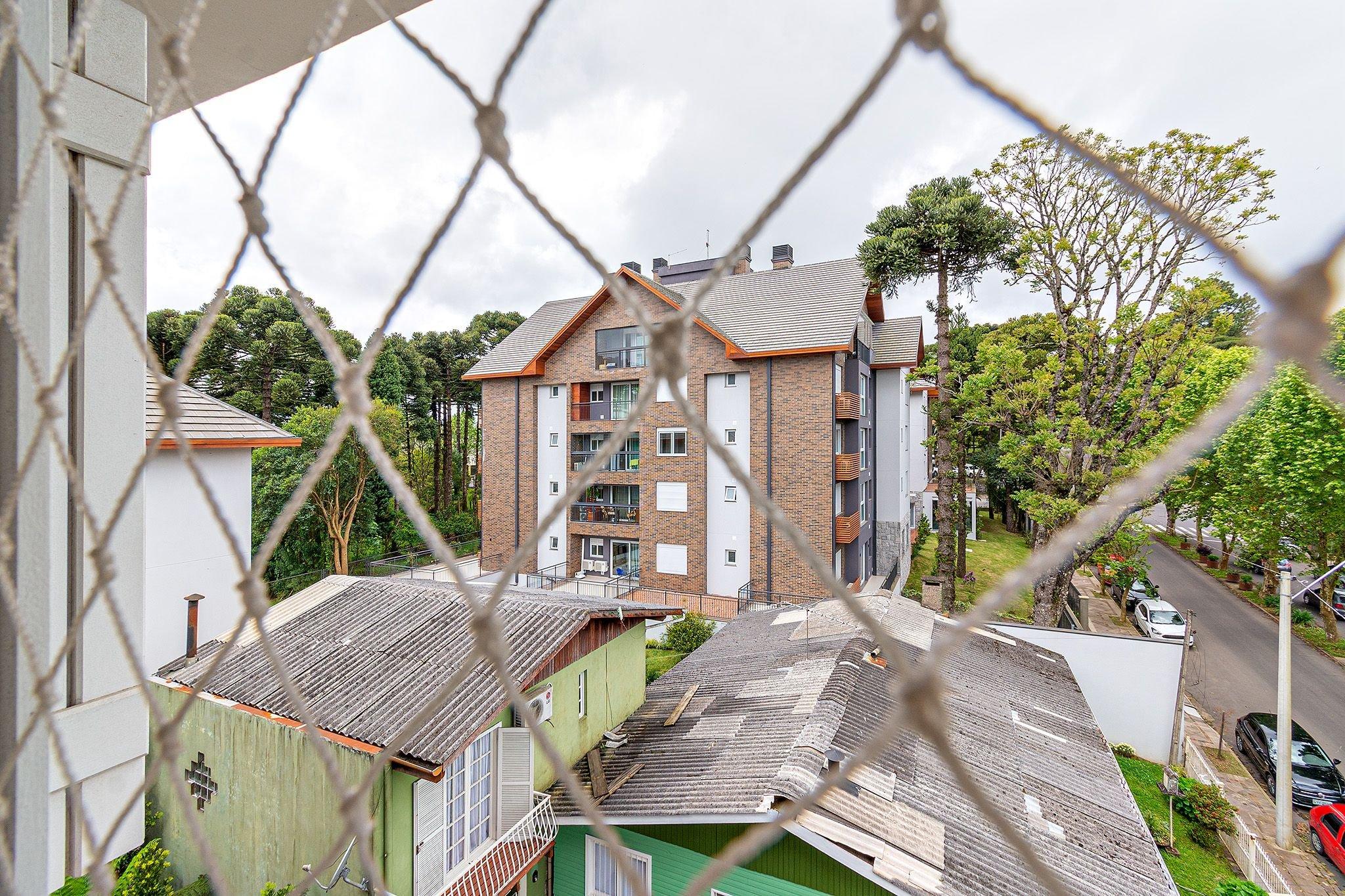 image-housing-carousel