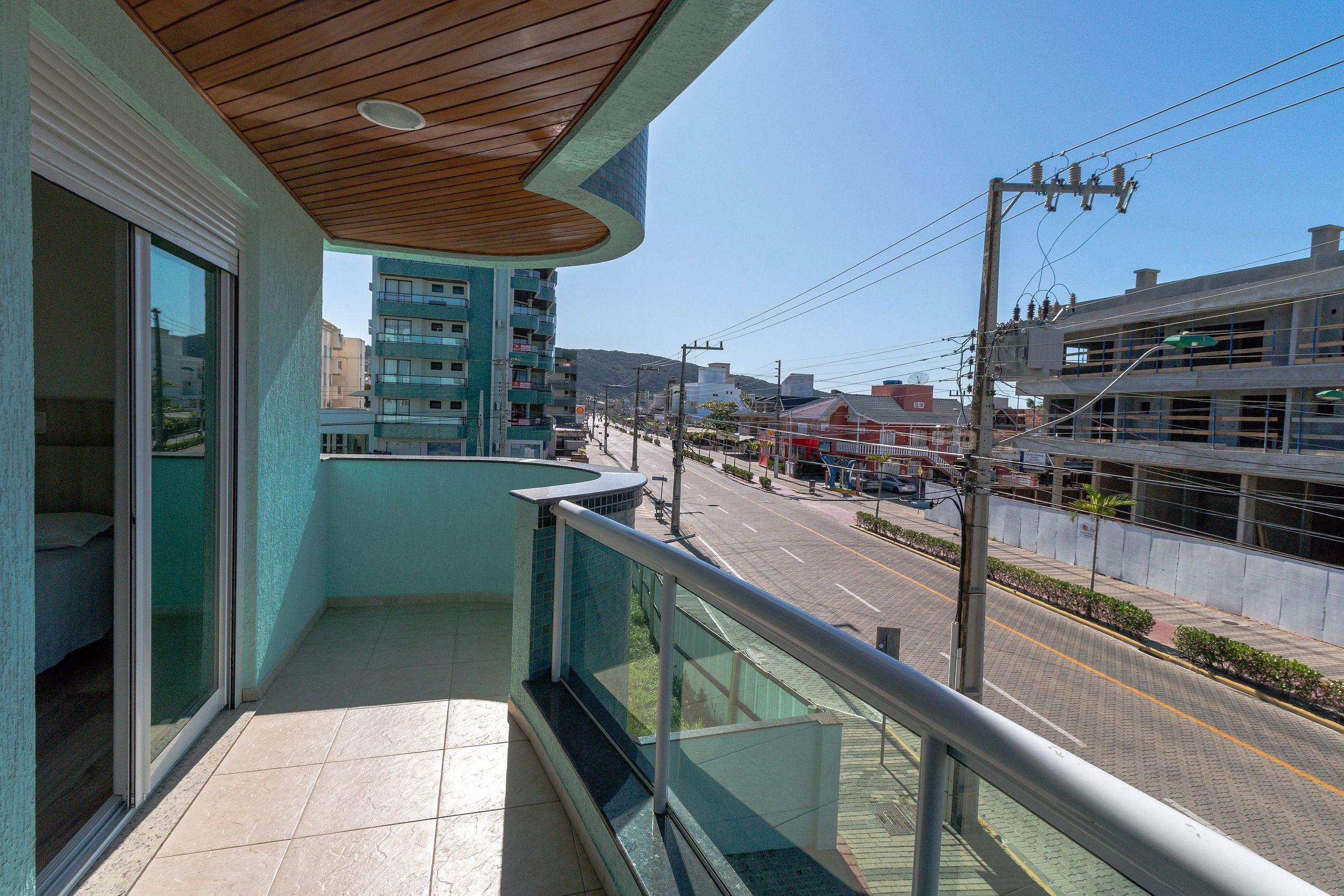 image-housing-carousel