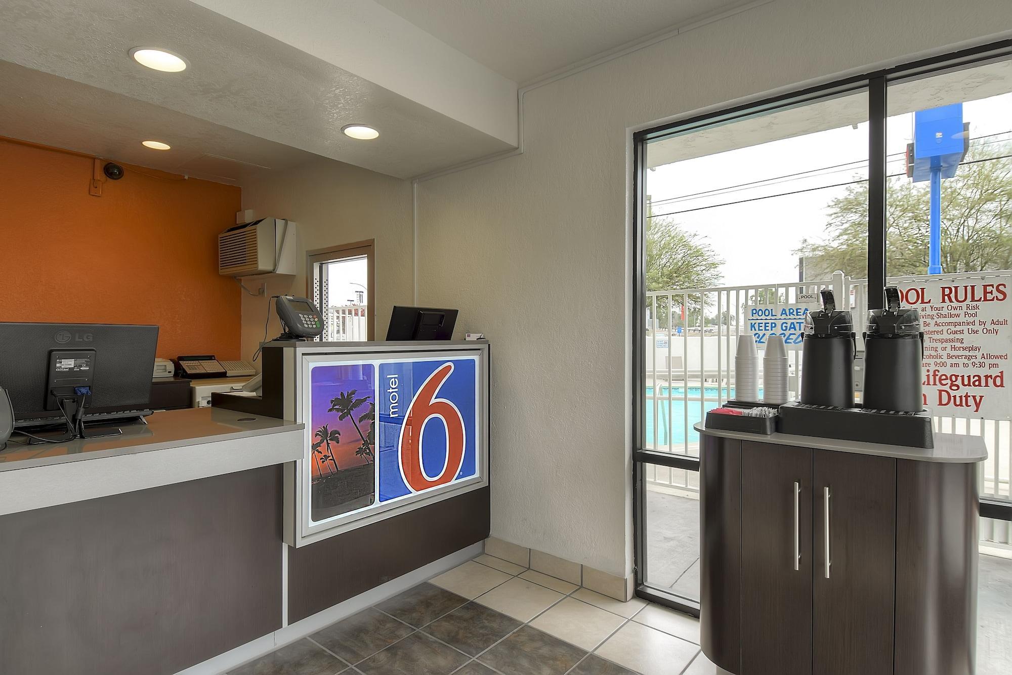 image-housing-carousel