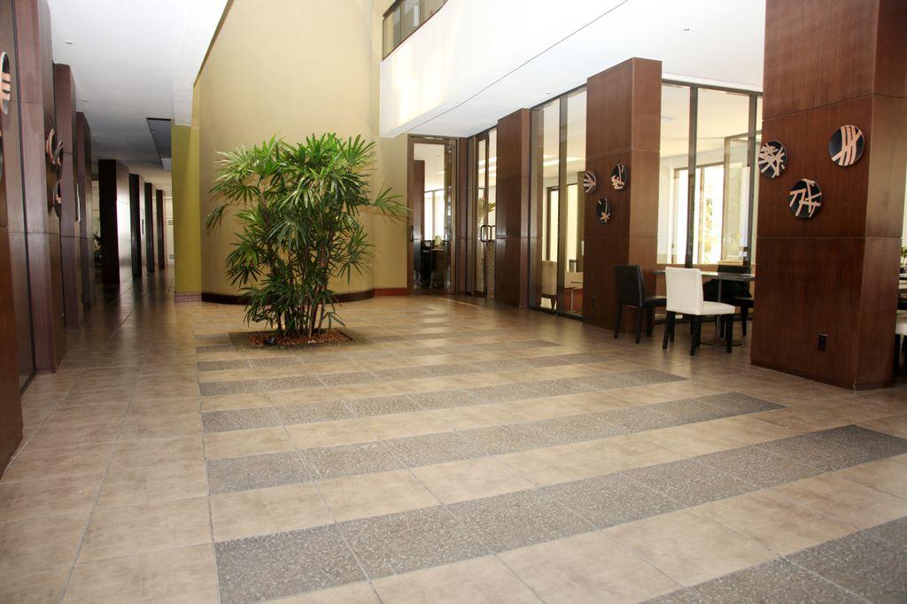 image-housing-carousel
