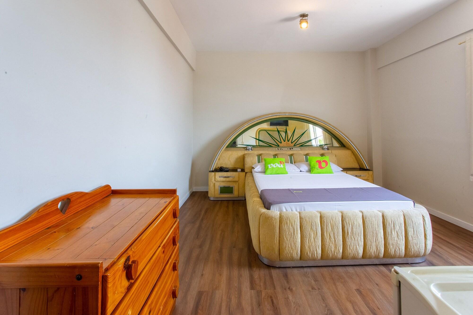 image-housing-carousel