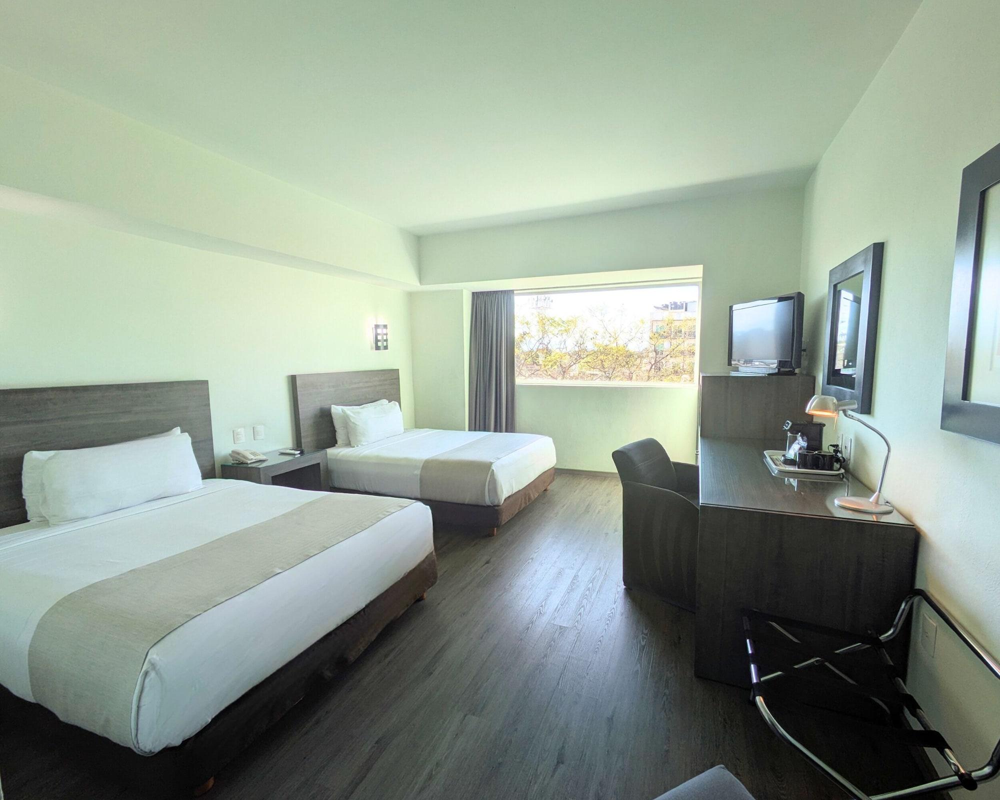 We Hotel Aeropuerto 6
