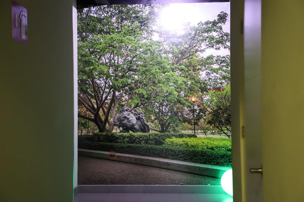 image-housing-carousel