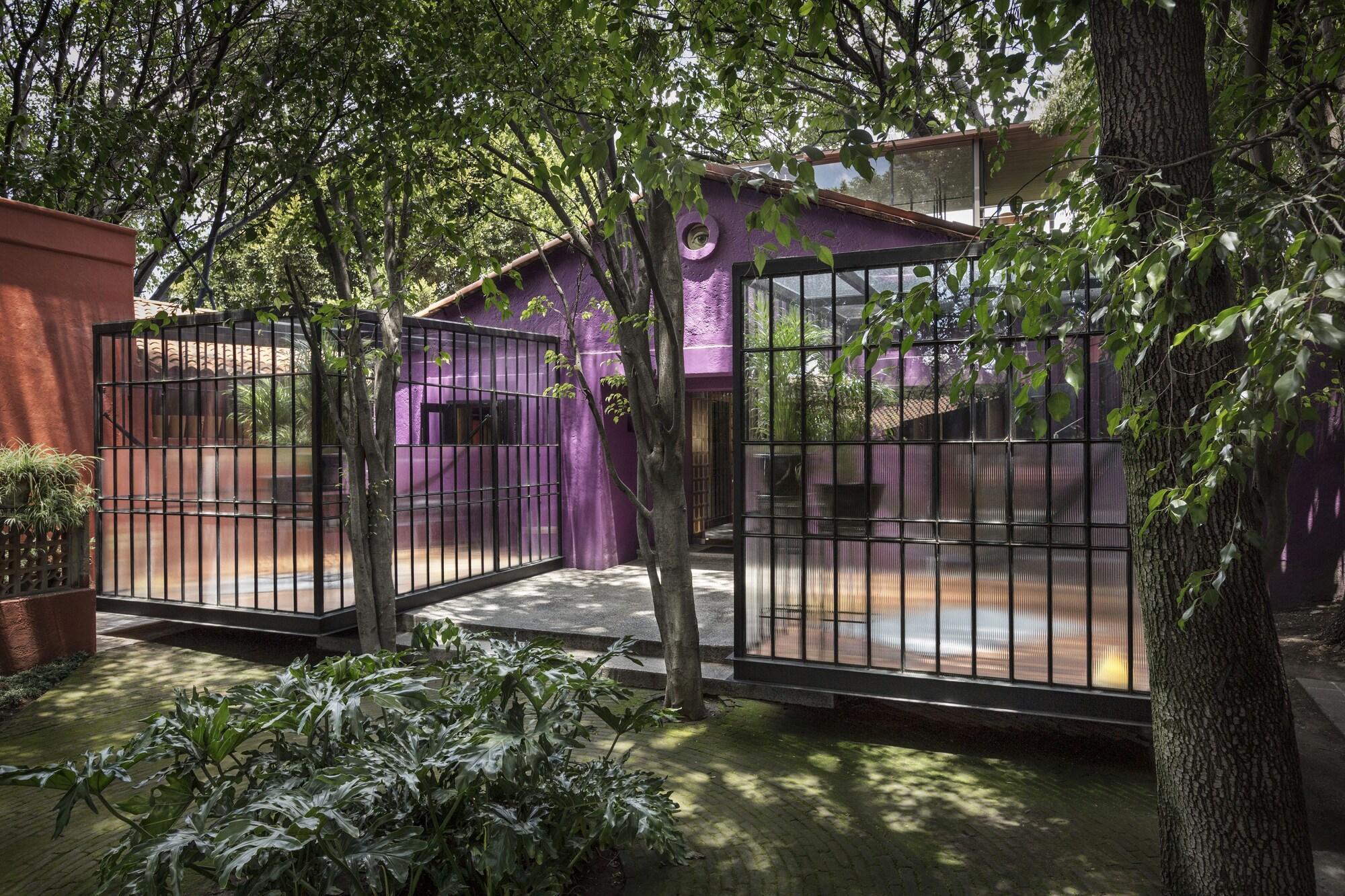 image-housing-carousel