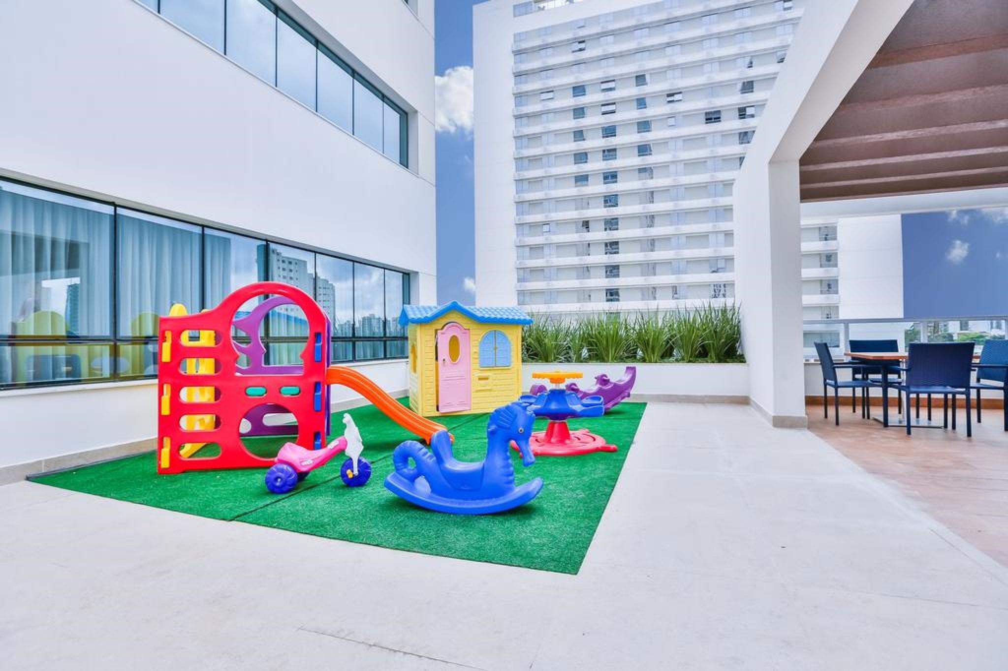image-housing-carousel