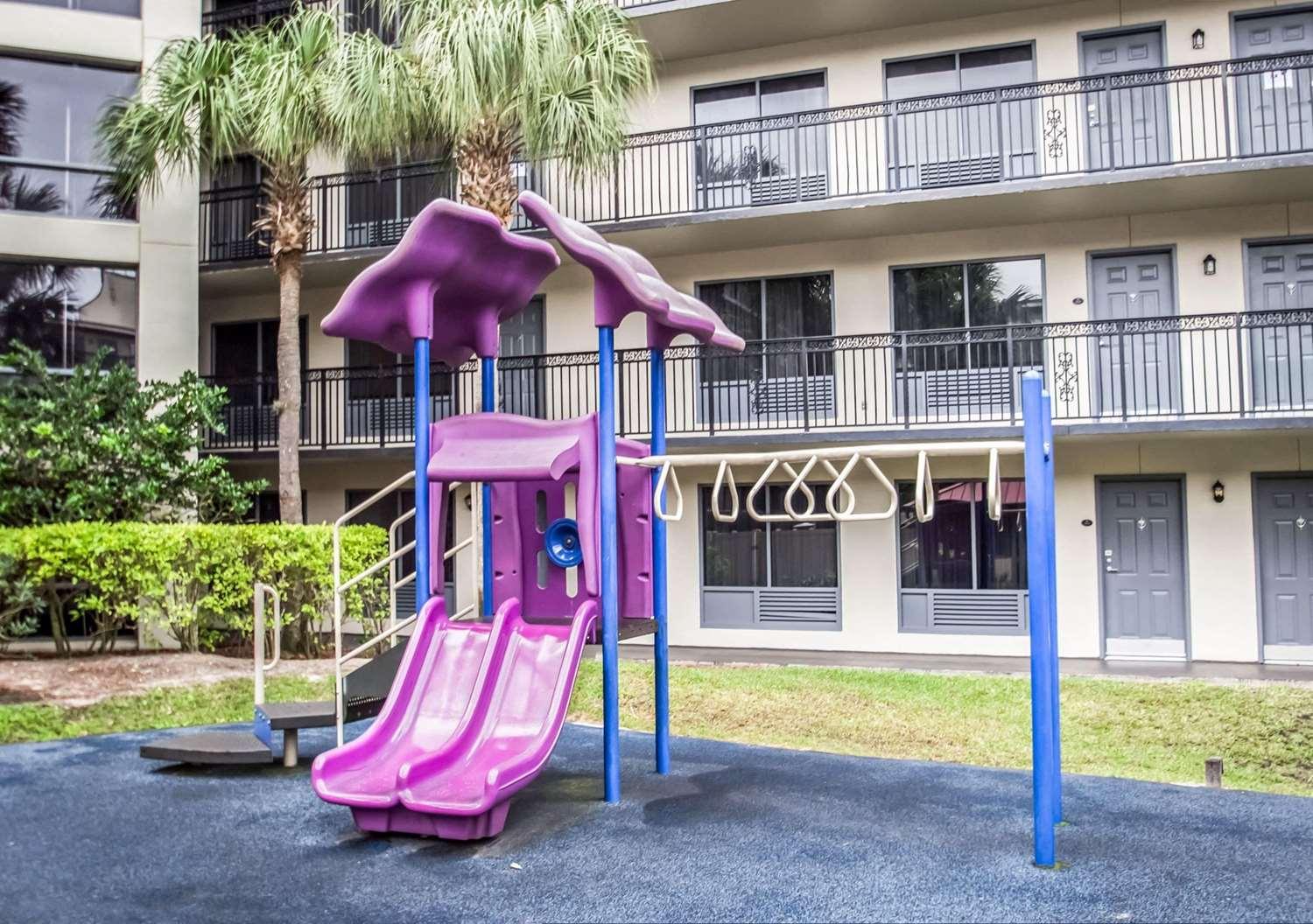 image-housing-carousel