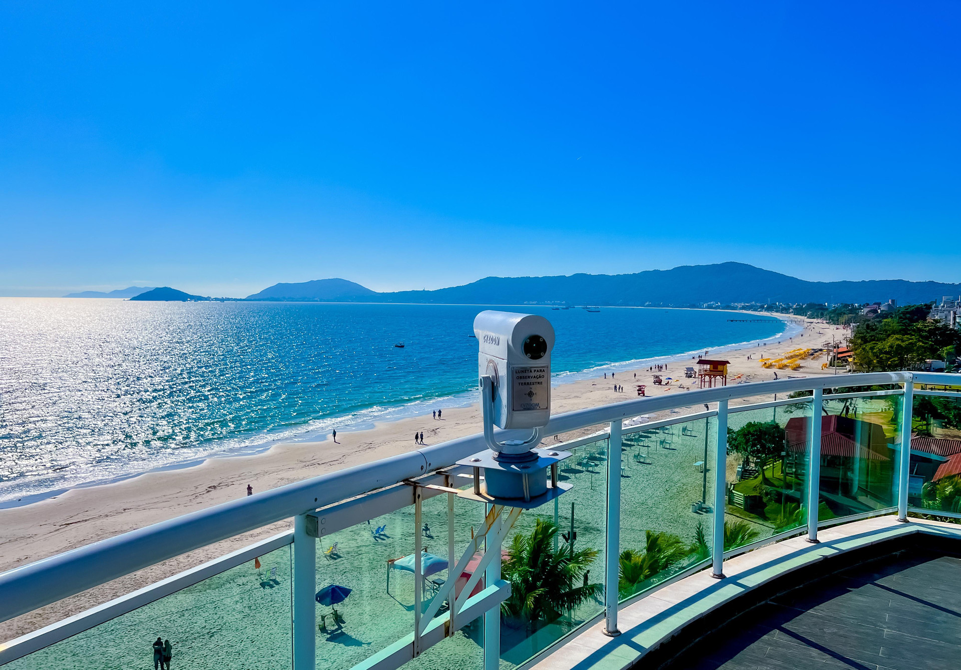 image-housing-carousel