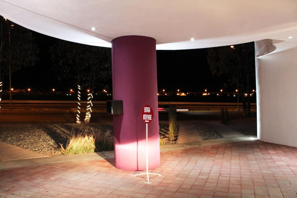 image-housing-carousel