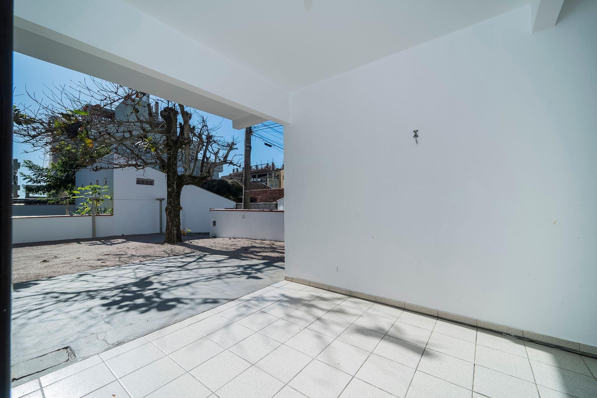 image-housing-carousel