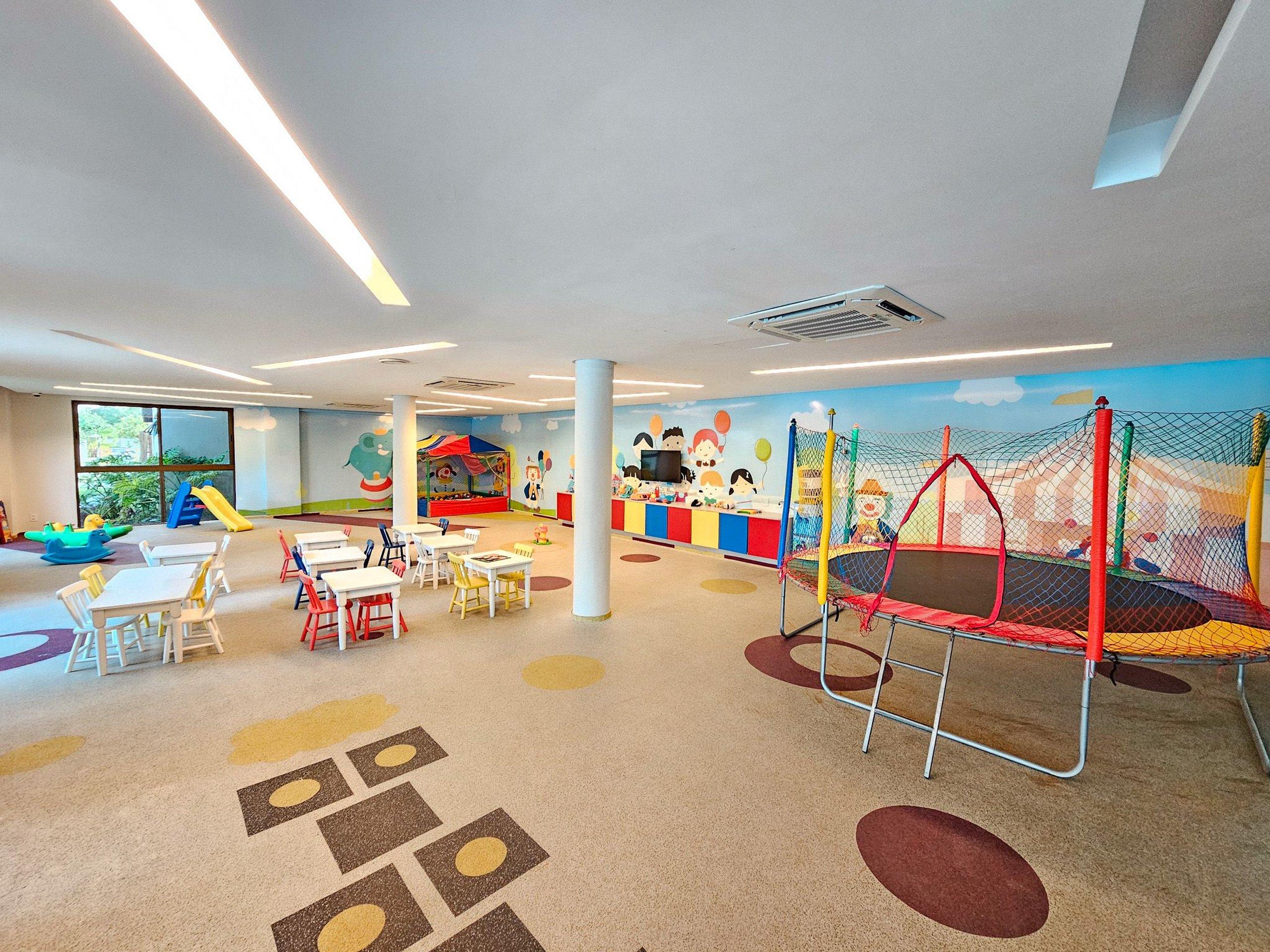 image-housing-carousel