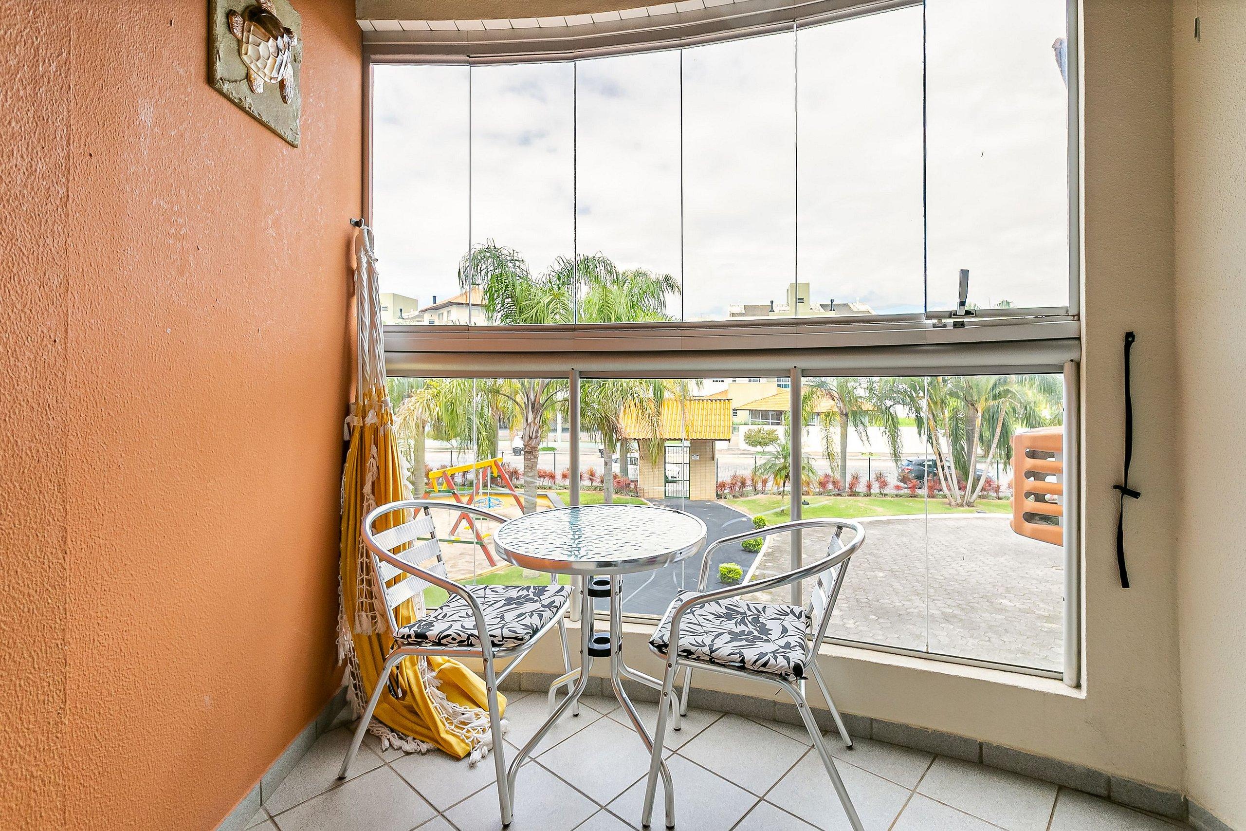 image-housing-carousel